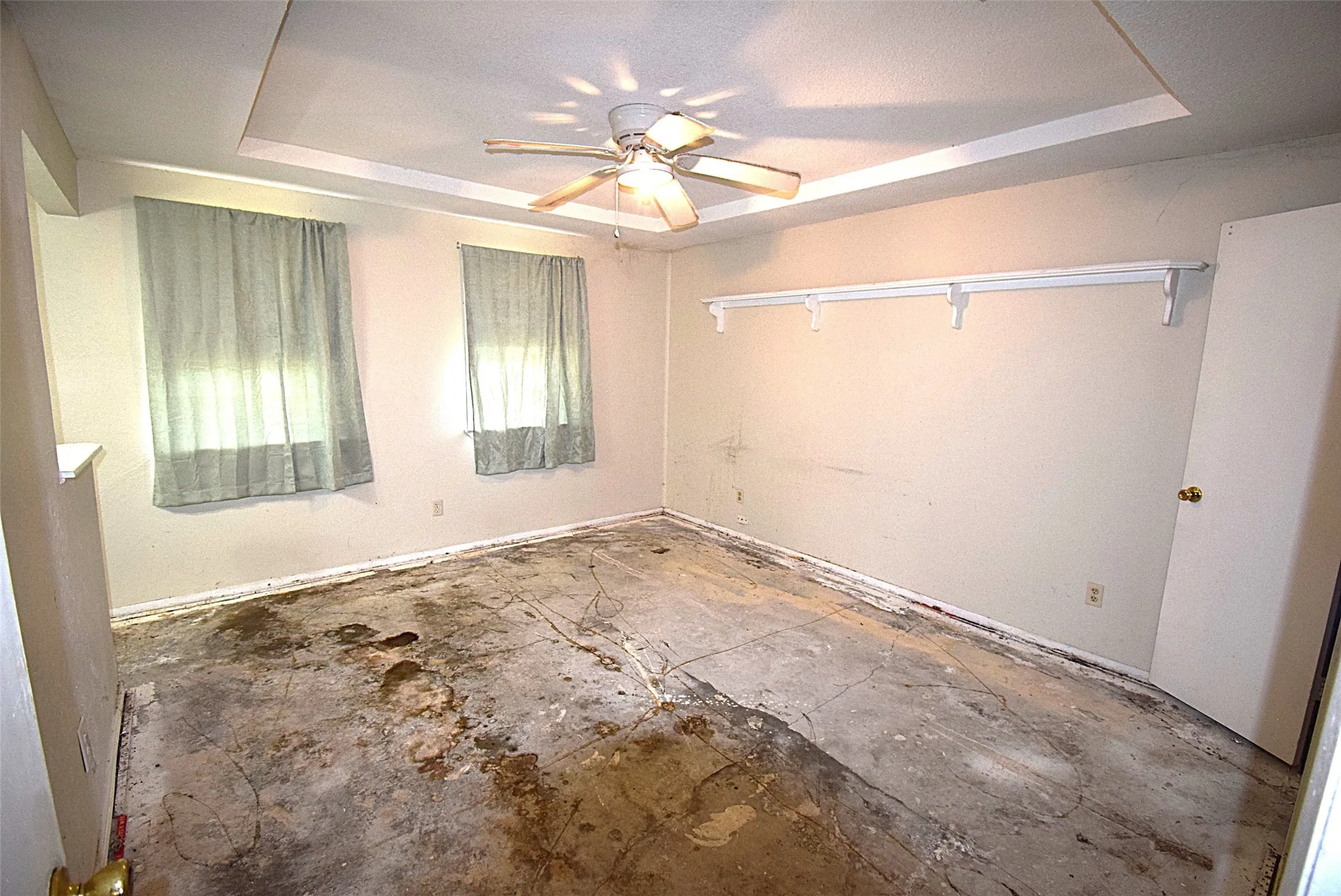 Single Family Residence For Sale in Kaufman County , 719 Bowie Street, Forney, Texas 75126, 4 Bedroom, 2 Bathroom, Garage spaces, 2,105 Sqft, built in 1983, mls#21361849, Real Estate Agent in Forney, Homes For Sale in Kaufman county, Homes For Sale in Forney, Realtor in Forney Texas, Real Estate Brokerage Independent Realty Texas, Luminita Cordes Realtor