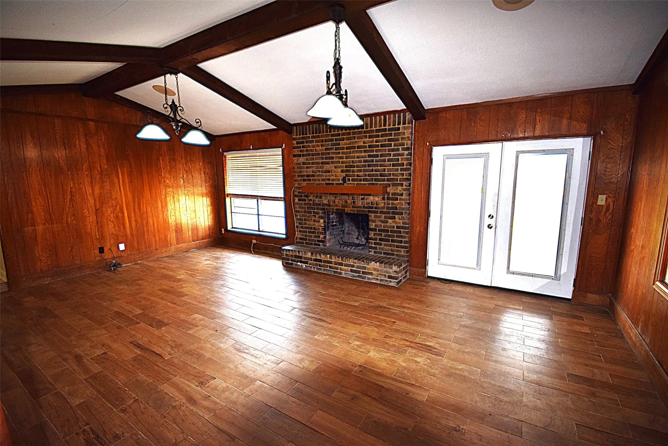 Single Family Residence For Sale in Kaufman County , 719 Bowie Street, Forney, Texas 75126, 4 Bedroom, 2 Bathroom, Garage spaces, 2,105 Sqft, built in 1983, mls#21361849, Real Estate Agent in Forney, Homes For Sale in Kaufman county, Homes For Sale in Forney, Realtor in Forney Texas, Real Estate Brokerage Independent Realty Texas, Luminita Cordes Realtor