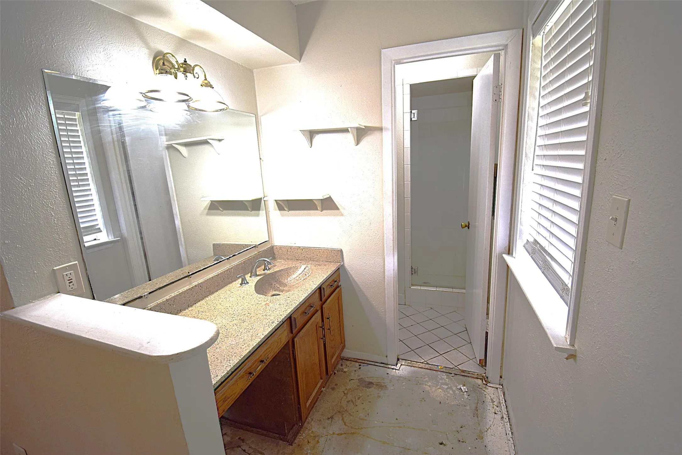 Single Family Residence For Sale in Kaufman County , 719 Bowie Street, Forney, Texas 75126, 4 Bedroom, 2 Bathroom, Garage spaces, 2,105 Sqft, built in 1983, mls#21361849, Real Estate Agent in Forney, Homes For Sale in Kaufman county, Homes For Sale in Forney, Realtor in Forney Texas, Real Estate Brokerage Independent Realty Texas, Luminita Cordes Realtor