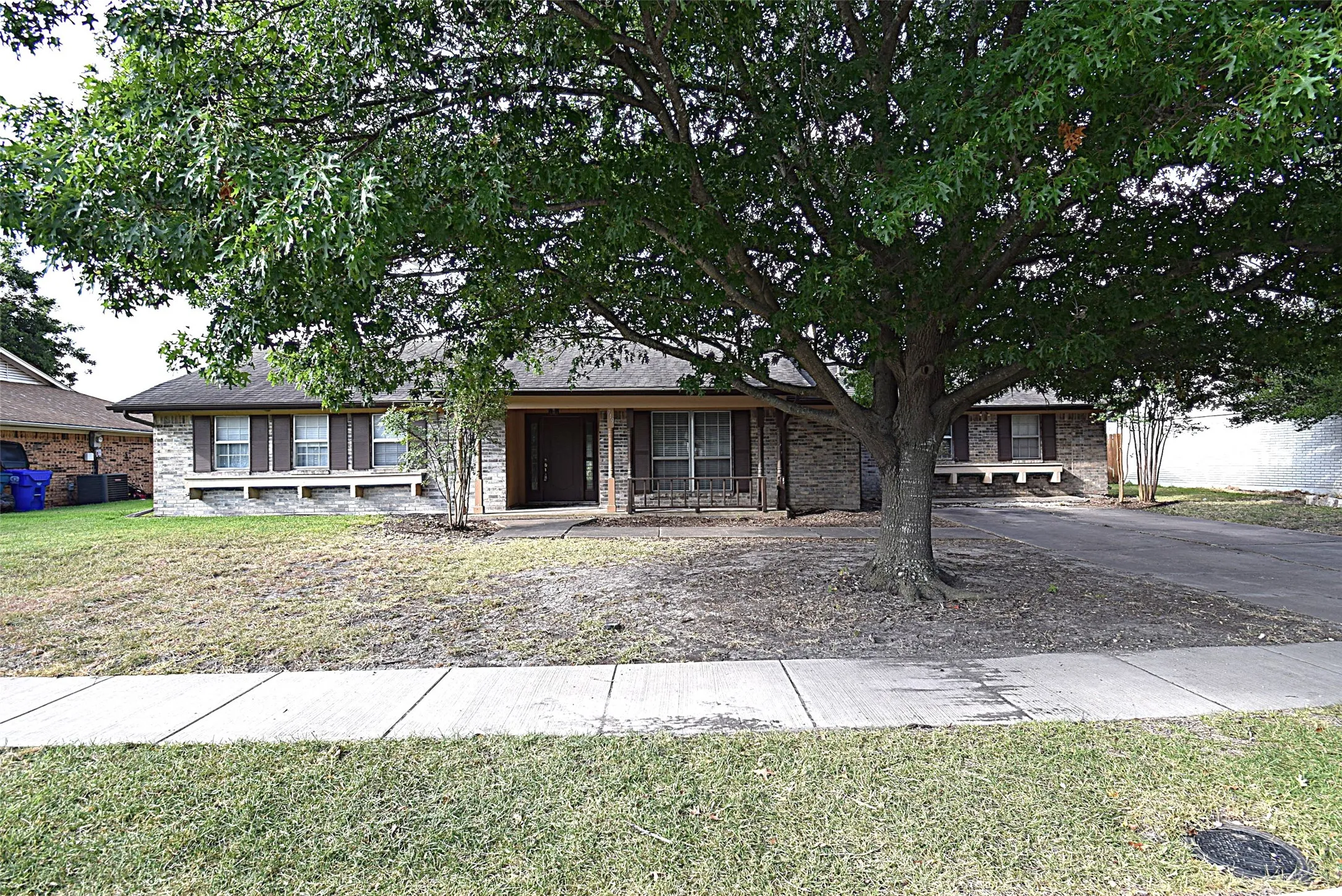 Single Family Residence For Sale in Kaufman County , 719 Bowie Street, Forney, Texas 75126, 4 Bedroom, 2 Bathroom, Garage spaces, 2,105 Sqft, built in 1983, mls#21361849, Real Estate Agent in Forney, Homes For Sale in Kaufman county, Homes For Sale in Forney, Realtor in Forney Texas, Real Estate Brokerage Independent Realty Texas, Luminita Cordes Realtor