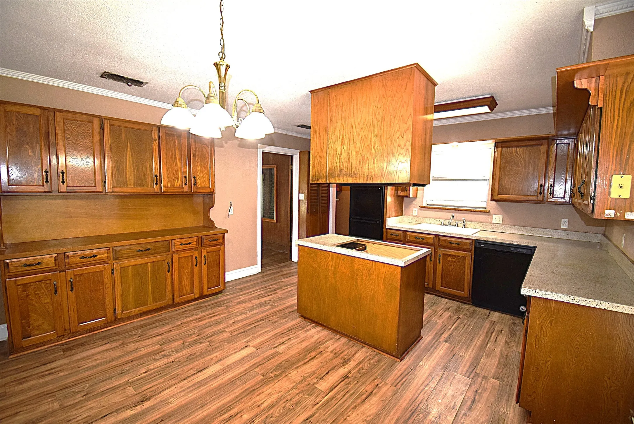 Single Family Residence For Sale in Kaufman County , 719 Bowie Street, Forney, Texas 75126, 4 Bedroom, 2 Bathroom, Garage spaces, 2,105 Sqft, built in 1983, mls#21361849, Real Estate Agent in Forney, Homes For Sale in Kaufman county, Homes For Sale in Forney, Realtor in Forney Texas, Real Estate Brokerage Independent Realty Texas, Luminita Cordes Realtor