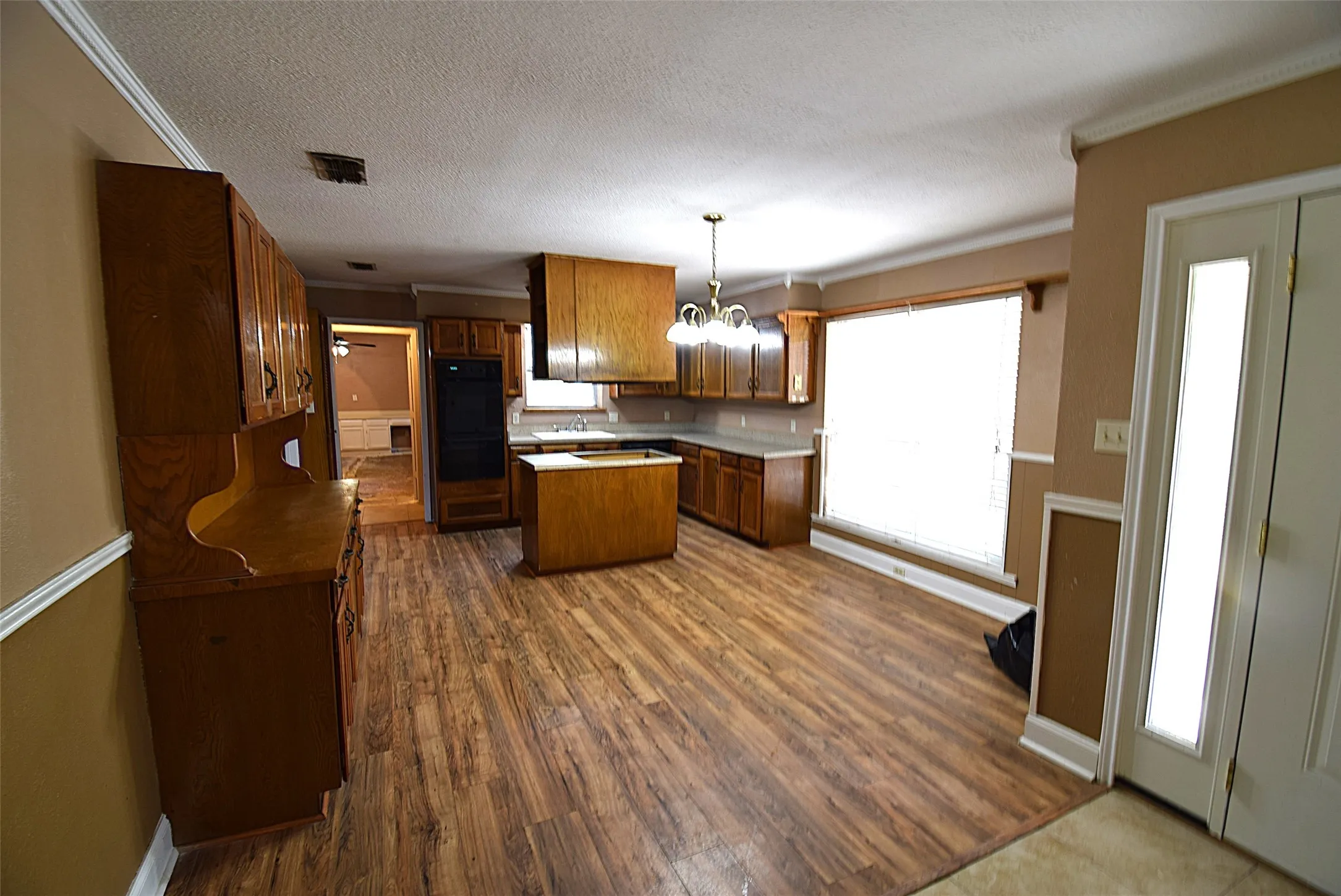 Single Family Residence For Sale in Kaufman County , 719 Bowie Street, Forney, Texas 75126, 4 Bedroom, 2 Bathroom, Garage spaces, 2,105 Sqft, built in 1983, mls#21361849, Real Estate Agent in Forney, Homes For Sale in Kaufman county, Homes For Sale in Forney, Realtor in Forney Texas, Real Estate Brokerage Independent Realty Texas, Luminita Cordes Realtor