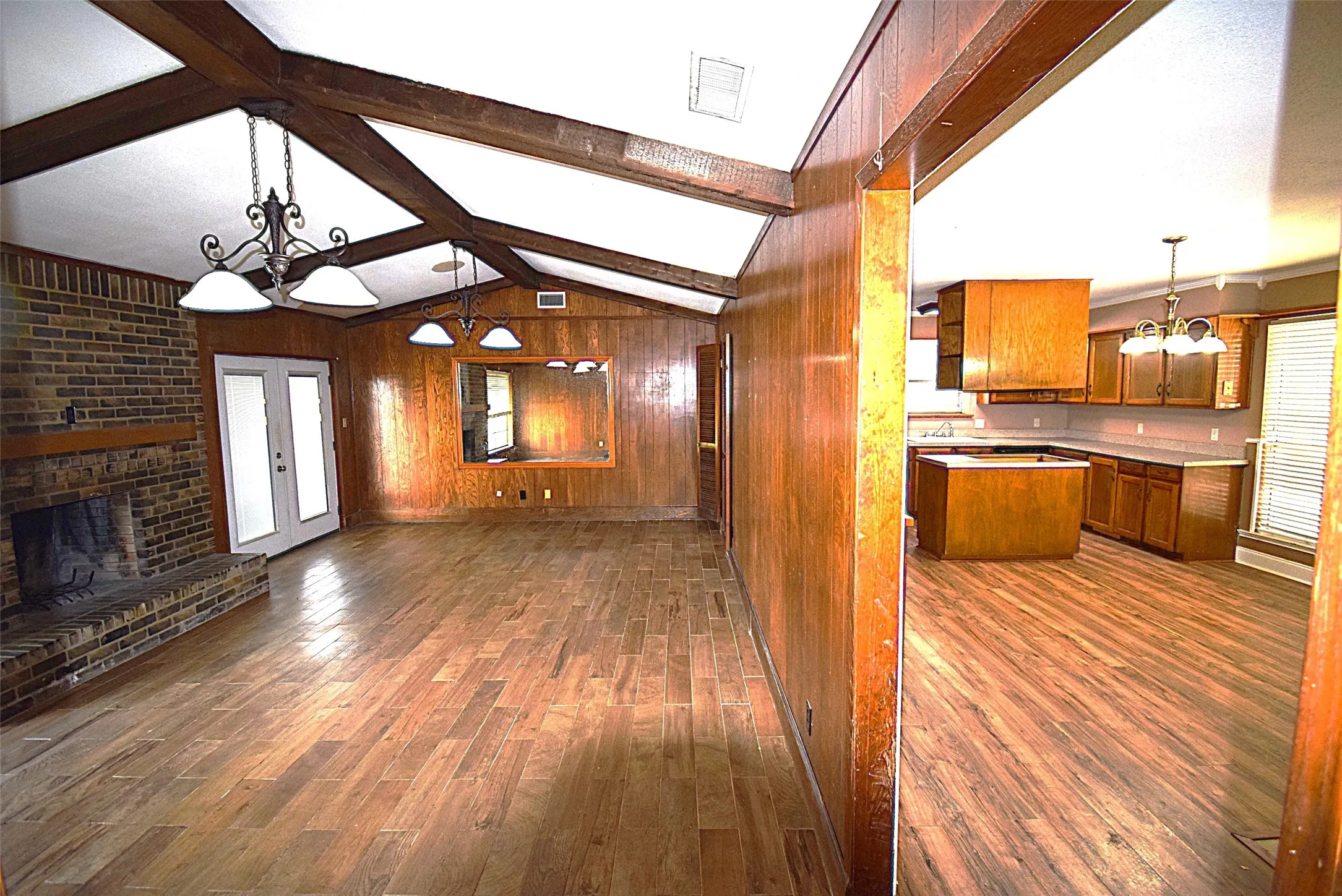 Single Family Residence For Sale in Kaufman County , 719 Bowie Street, Forney, Texas 75126, 4 Bedroom, 2 Bathroom, Garage spaces, 2,105 Sqft, built in 1983, mls#21361849, Real Estate Agent in Forney, Homes For Sale in Kaufman county, Homes For Sale in Forney, Realtor in Forney Texas, Real Estate Brokerage Independent Realty Texas, Luminita Cordes Realtor