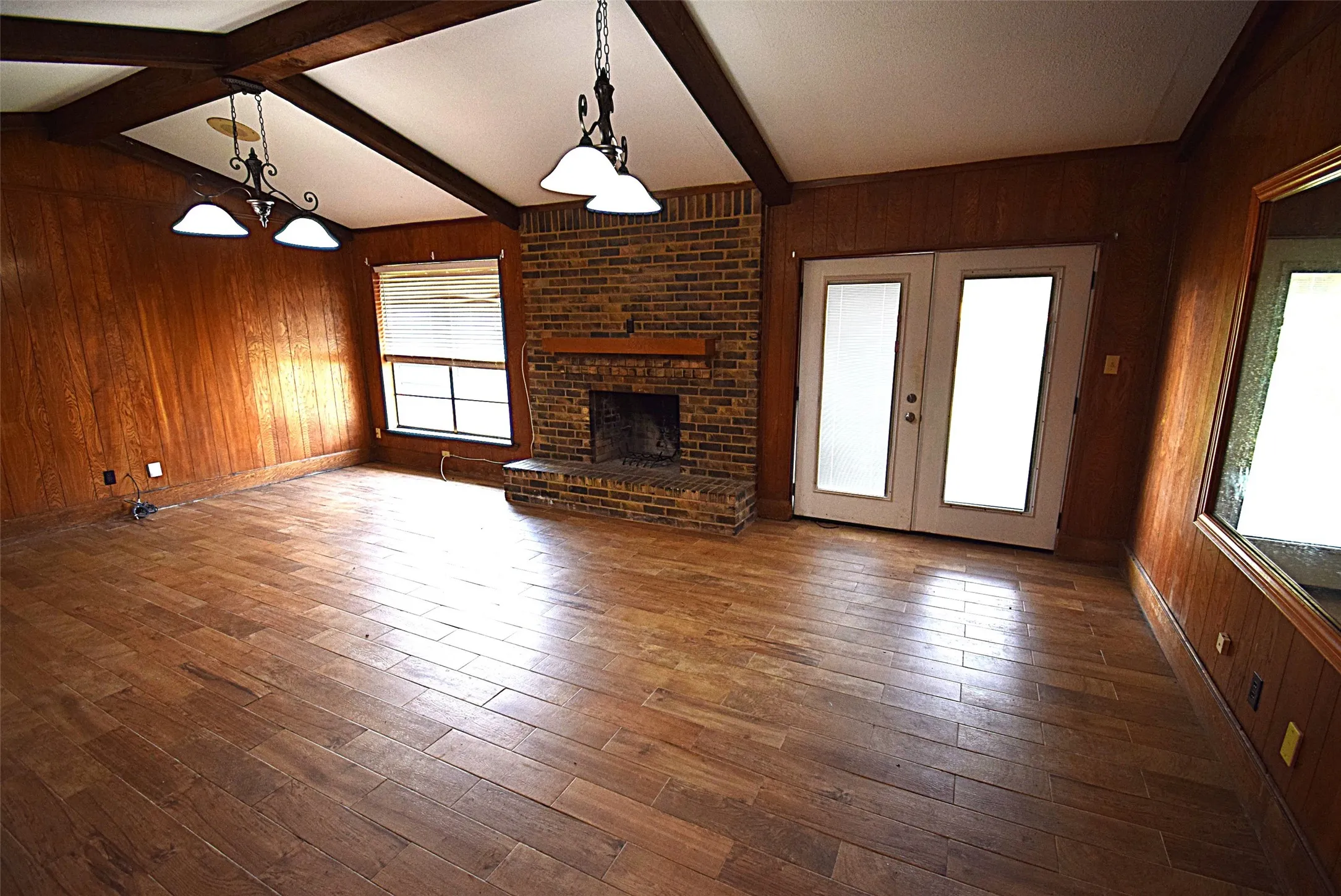 Single Family Residence For Sale in Kaufman County , 719 Bowie Street, Forney, Texas 75126, 4 Bedroom, 2 Bathroom, Garage spaces, 2,105 Sqft, built in 1983, mls#21361849, Real Estate Agent in Forney, Homes For Sale in Kaufman county, Homes For Sale in Forney, Realtor in Forney Texas, Real Estate Brokerage Independent Realty Texas, Luminita Cordes Realtor