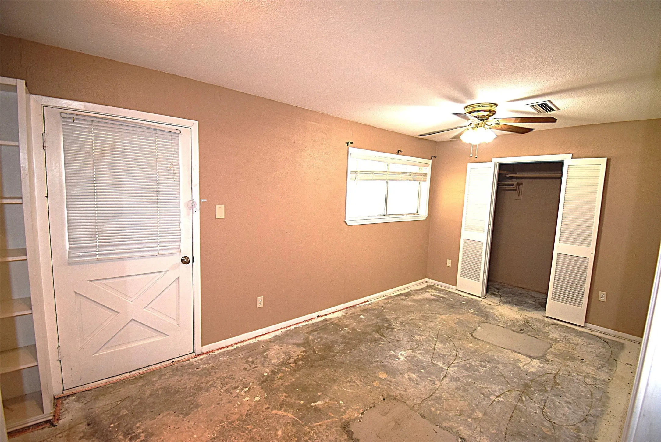 Single Family Residence For Sale in Kaufman County , 719 Bowie Street, Forney, Texas 75126, 4 Bedroom, 2 Bathroom, Garage spaces, 2,105 Sqft, built in 1983, mls#21361849, Real Estate Agent in Forney, Homes For Sale in Kaufman county, Homes For Sale in Forney, Realtor in Forney Texas, Real Estate Brokerage Independent Realty Texas, Luminita Cordes Realtor