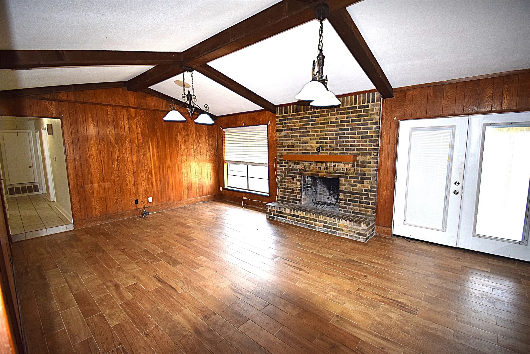 Single Family Residence For Sale in Kaufman County , 719 Bowie Street, Forney, Texas 75126, 4 Bedroom, 2 Bathroom, Garage spaces, 2,105 Sqft, built in 1983, mls#21361849, Real Estate Agent in Forney, Homes For Sale in Kaufman county, Homes For Sale in Forney, Realtor in Forney Texas, Real Estate Brokerage Independent Realty Texas, Luminita Cordes Realtor