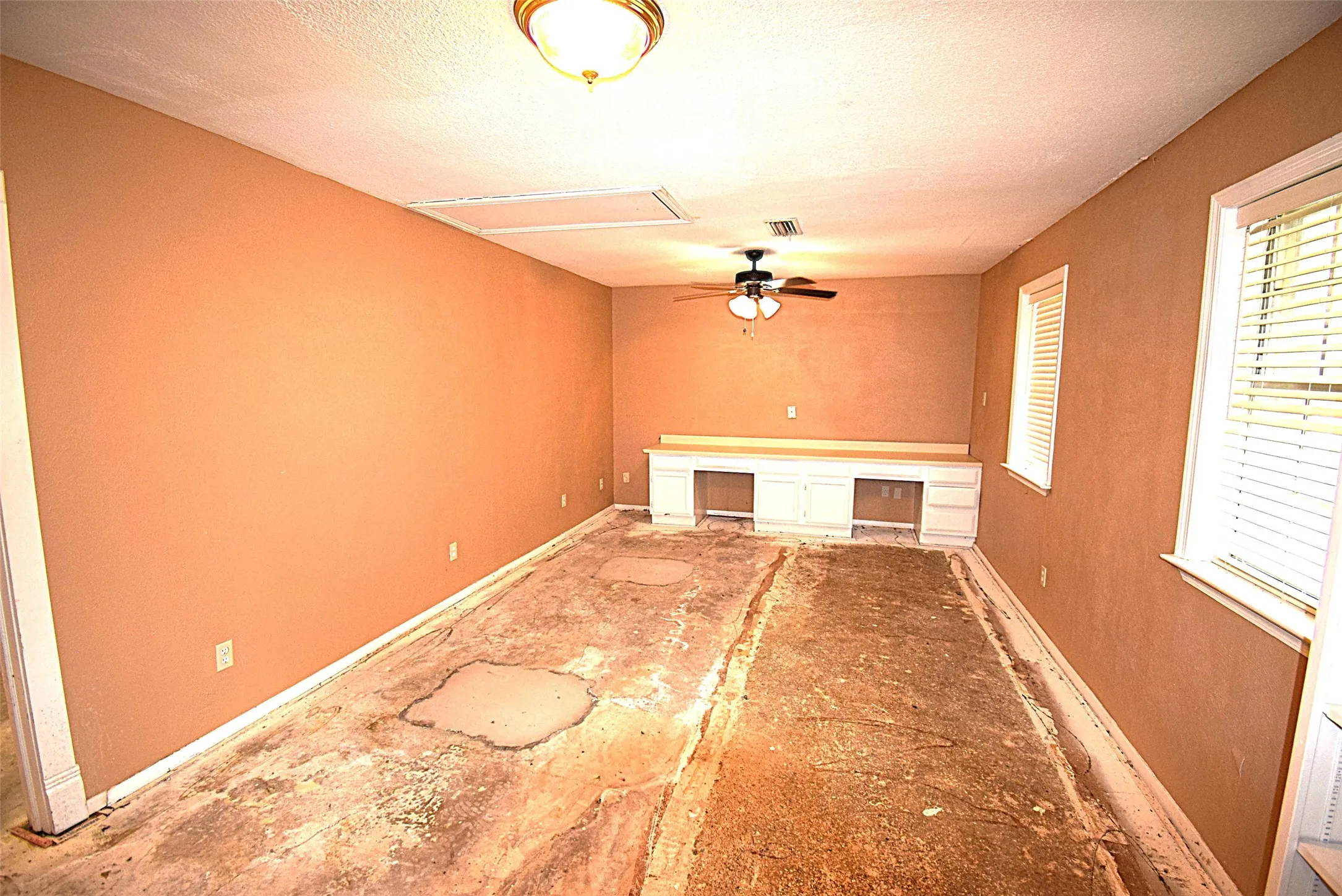 Single Family Residence For Sale in Kaufman County , 719 Bowie Street, Forney, Texas 75126, 4 Bedroom, 2 Bathroom, Garage spaces, 2,105 Sqft, built in 1983, mls#21361849, Real Estate Agent in Forney, Homes For Sale in Kaufman county, Homes For Sale in Forney, Realtor in Forney Texas, Real Estate Brokerage Independent Realty Texas, Luminita Cordes Realtor