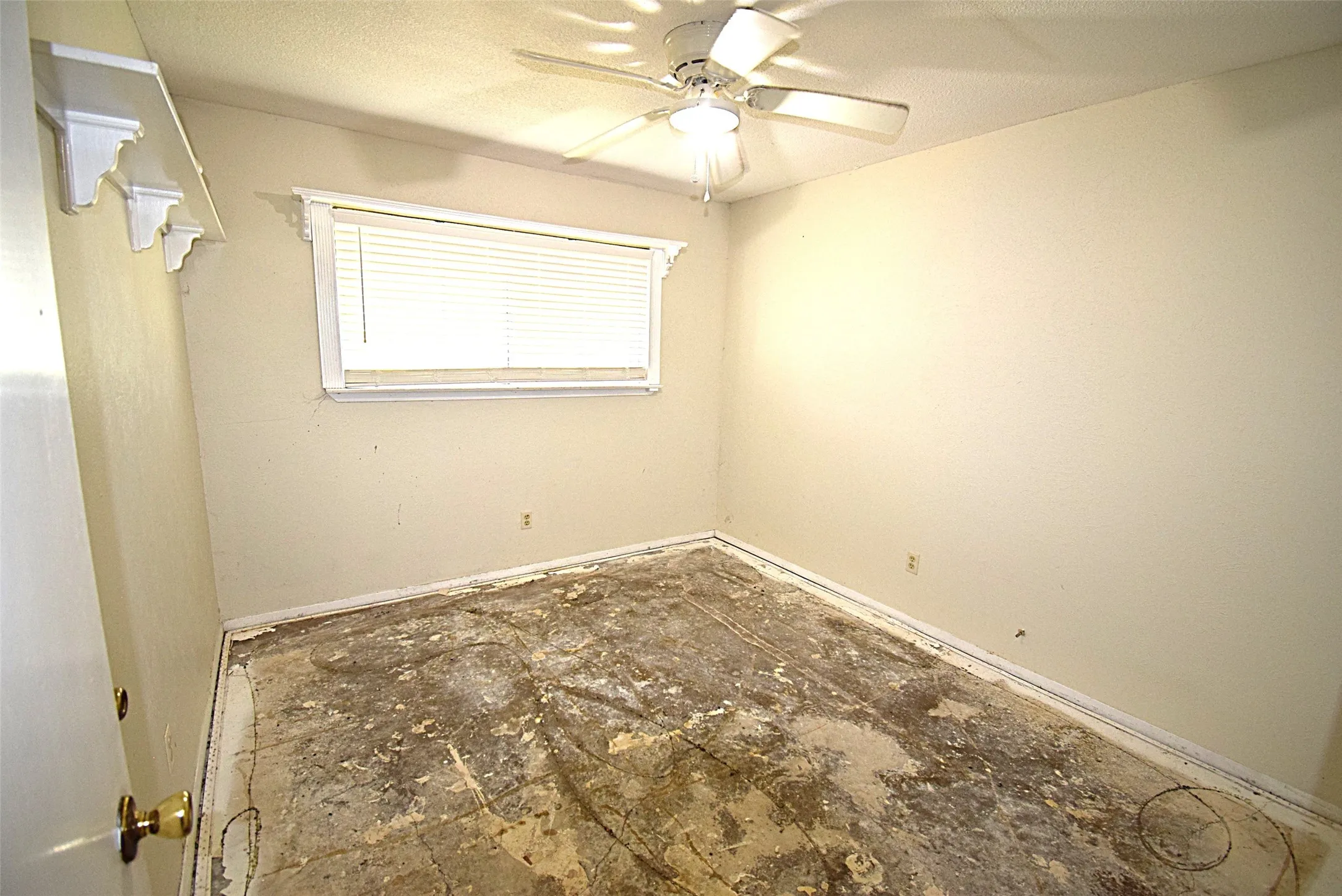 Single Family Residence For Sale in Kaufman County , 719 Bowie Street, Forney, Texas 75126, 4 Bedroom, 2 Bathroom, Garage spaces, 2,105 Sqft, built in 1983, mls#21361849, Real Estate Agent in Forney, Homes For Sale in Kaufman county, Homes For Sale in Forney, Realtor in Forney Texas, Real Estate Brokerage Independent Realty Texas, Luminita Cordes Realtor