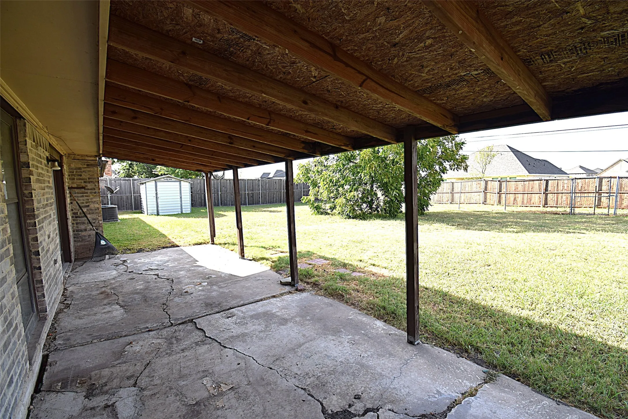 Single Family Residence For Sale in Kaufman County , 719 Bowie Street, Forney, Texas 75126, 4 Bedroom, 2 Bathroom, Garage spaces, 2,105 Sqft, built in 1983, mls#21361849, Real Estate Agent in Forney, Homes For Sale in Kaufman county, Homes For Sale in Forney, Realtor in Forney Texas, Real Estate Brokerage Independent Realty Texas, Luminita Cordes Realtor