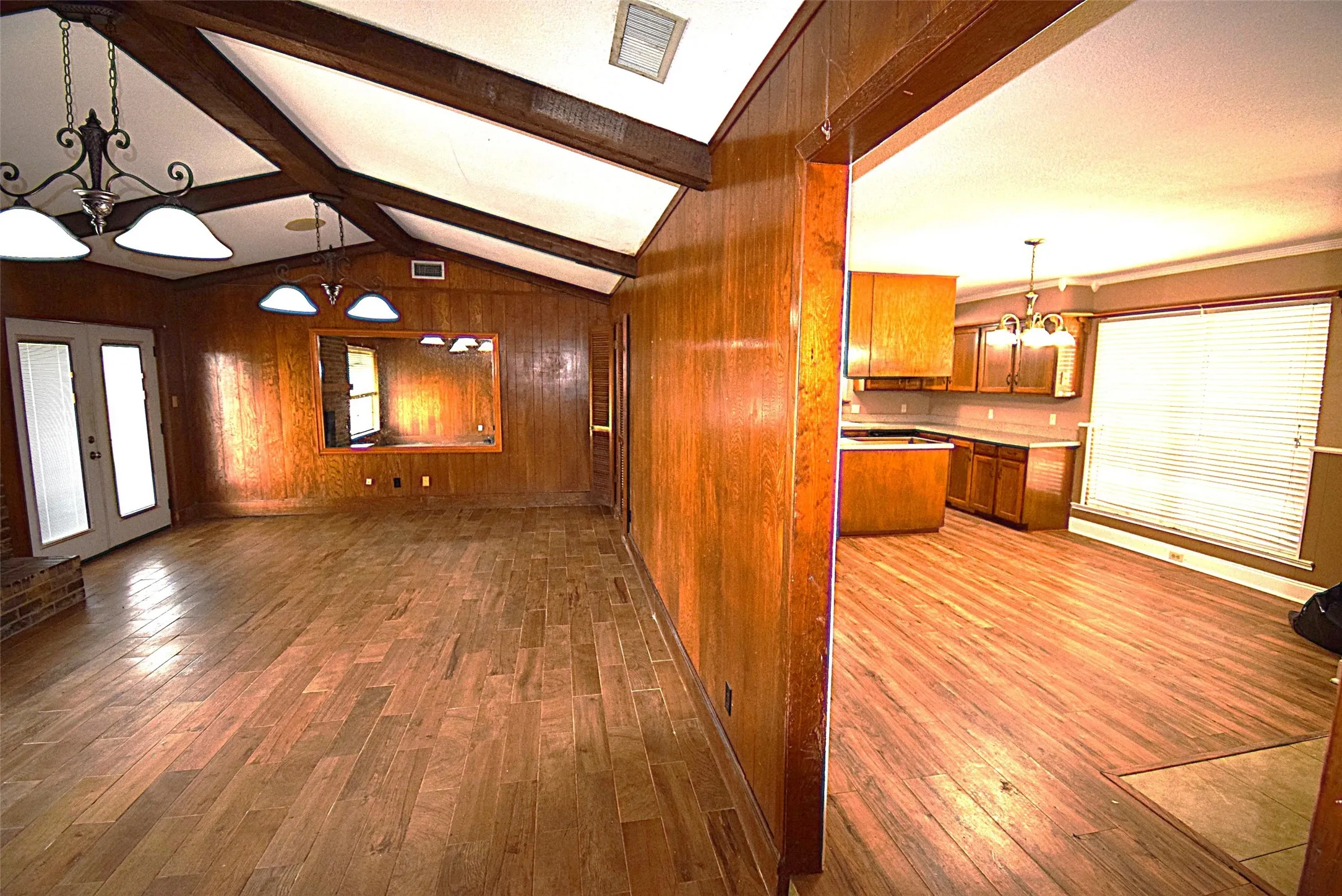 Single Family Residence For Sale in Kaufman County , 719 Bowie Street, Forney, Texas 75126, 4 Bedroom, 2 Bathroom, Garage spaces, 2,105 Sqft, built in 1983, mls#21361849, Real Estate Agent in Forney, Homes For Sale in Kaufman county, Homes For Sale in Forney, Realtor in Forney Texas, Real Estate Brokerage Independent Realty Texas, Luminita Cordes Realtor