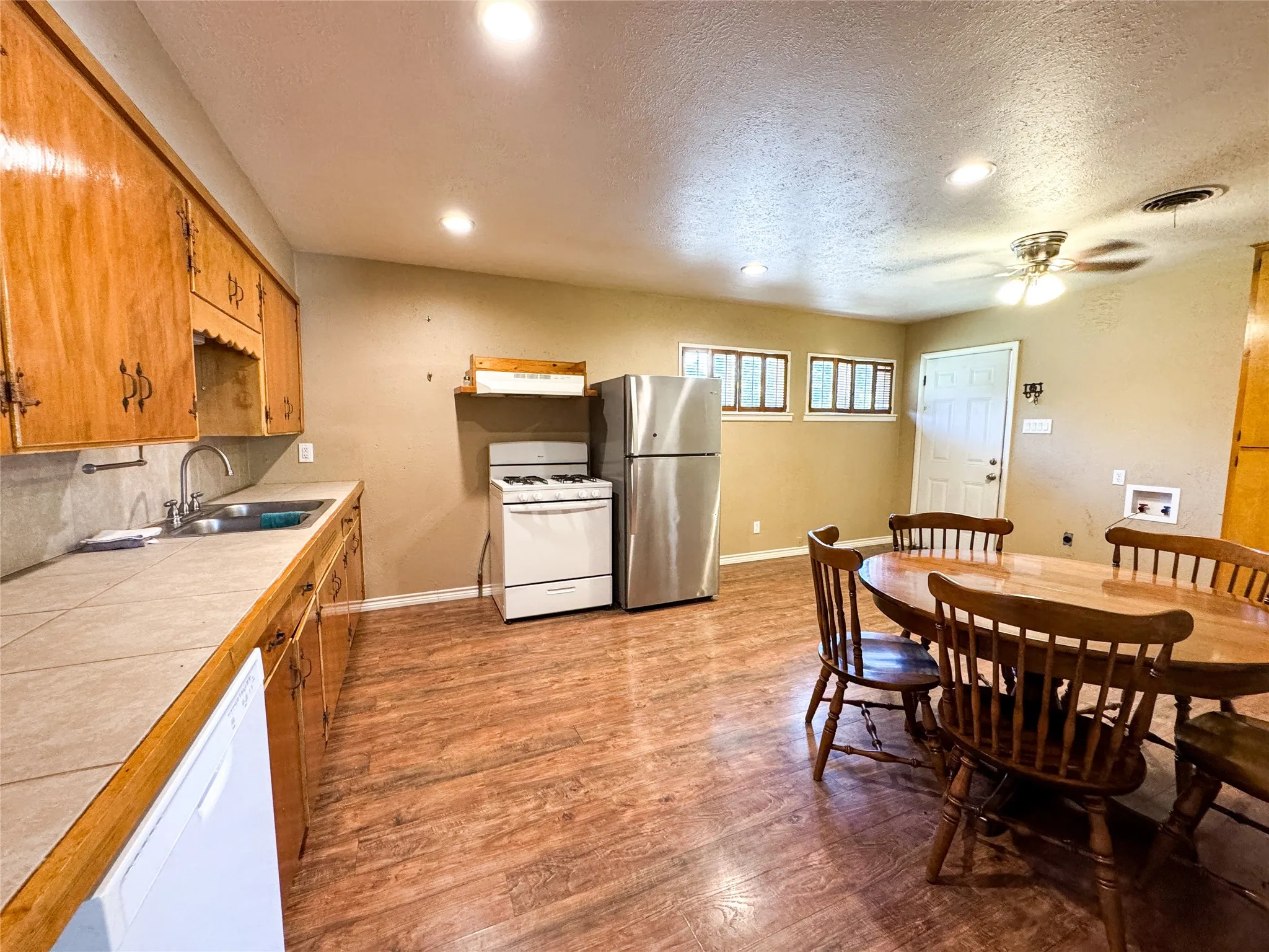 Single Family Residence For Sale in Haskell County , 203 N Avenue M, Haskell, Texas 79521, 3 Bedroom, 1 Bathroom, Garage spaces, 1,218 Sqft, built in 1960, Price $179,900, mls#21359182, Real Estate Agent in Haskell, Homes For Sale in Haskell county, Homes For Sale in Haskell, Realtor in Haskell Texas, Real Estate Brokerage Independent Realty Texas, Luminita Cordes Realtor