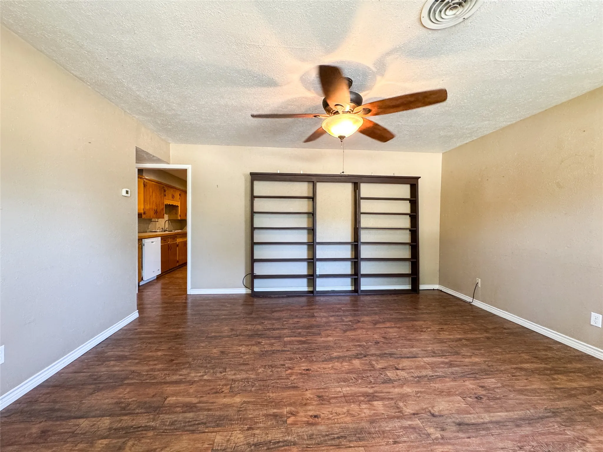 Single Family Residence For Sale in Haskell County , 203 N Avenue M, Haskell, Texas 79521, 3 Bedroom, 1 Bathroom, Garage spaces, 1,218 Sqft, built in 1960, Price $179,900, mls#21359182, Real Estate Agent in Haskell, Homes For Sale in Haskell county, Homes For Sale in Haskell, Realtor in Haskell Texas, Real Estate Brokerage Independent Realty Texas, Luminita Cordes Realtor
