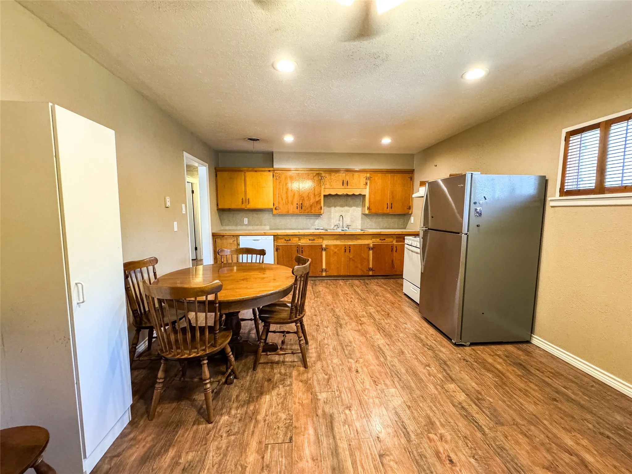 Single Family Residence For Sale in Haskell County , 203 N Avenue M, Haskell, Texas 79521, 3 Bedroom, 1 Bathroom, Garage spaces, 1,218 Sqft, built in 1960, Price $179,900, mls#21359182, Real Estate Agent in Haskell, Homes For Sale in Haskell county, Homes For Sale in Haskell, Realtor in Haskell Texas, Real Estate Brokerage Independent Realty Texas, Luminita Cordes Realtor