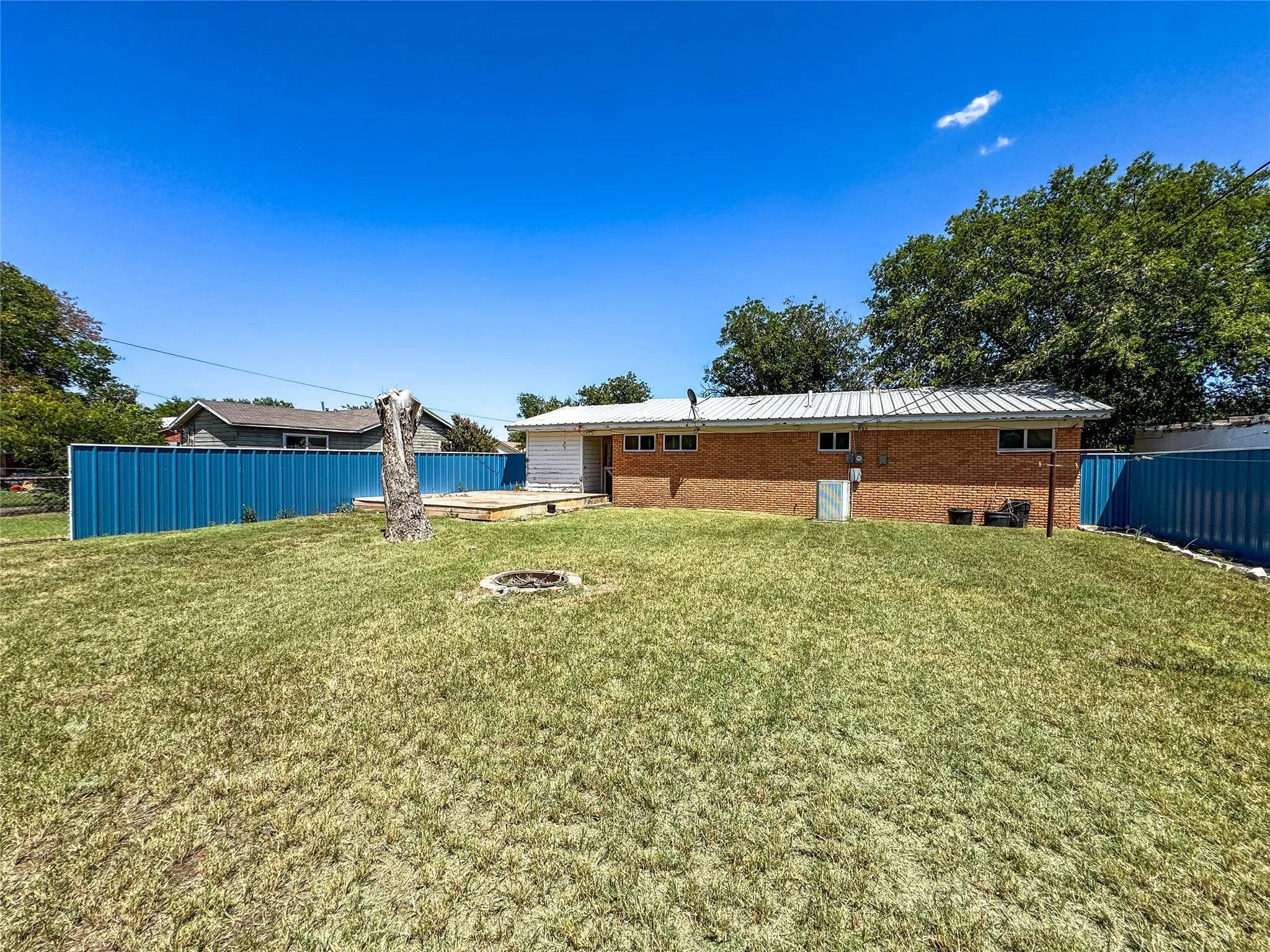 Single Family Residence For Sale in Haskell County , 203 N Avenue M, Haskell, Texas 79521, 3 Bedroom, 1 Bathroom, Garage spaces, 1,218 Sqft, built in 1960, Price $179,900, mls#21359182, Real Estate Agent in Haskell, Homes For Sale in Haskell county, Homes For Sale in Haskell, Realtor in Haskell Texas, Real Estate Brokerage Independent Realty Texas, Luminita Cordes Realtor