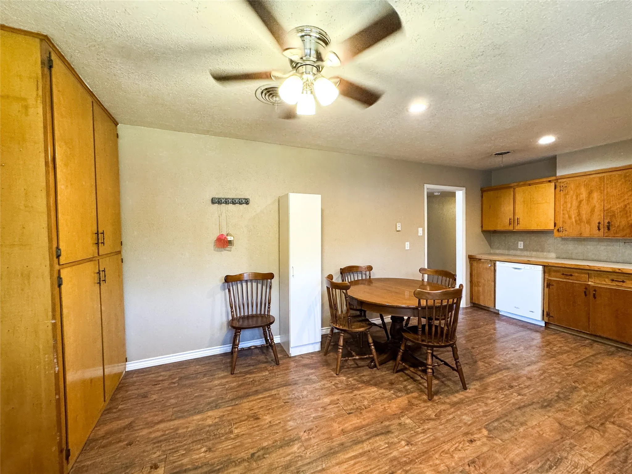 Single Family Residence For Sale in Haskell County , 203 N Avenue M, Haskell, Texas 79521, 3 Bedroom, 1 Bathroom, Garage spaces, 1,218 Sqft, built in 1960, Price $179,900, mls#21359182, Real Estate Agent in Haskell, Homes For Sale in Haskell county, Homes For Sale in Haskell, Realtor in Haskell Texas, Real Estate Brokerage Independent Realty Texas, Luminita Cordes Realtor