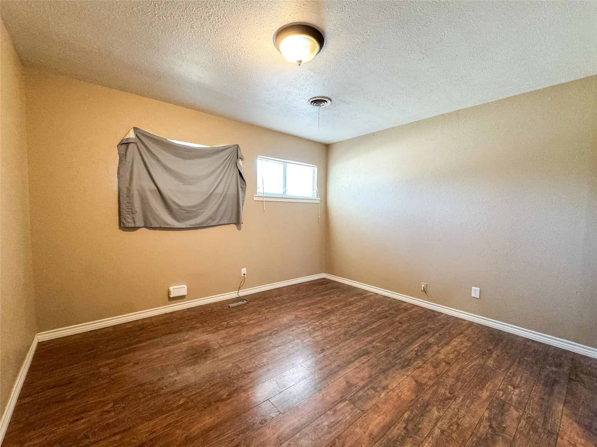 Single Family Residence For Sale in Haskell County , 203 N Avenue M, Haskell, Texas 79521, 3 Bedroom, 1 Bathroom, Garage spaces, 1,218 Sqft, built in 1960, Price $179,900, mls#21359182, Real Estate Agent in Haskell, Homes For Sale in Haskell county, Homes For Sale in Haskell, Realtor in Haskell Texas, Real Estate Brokerage Independent Realty Texas, Luminita Cordes Realtor