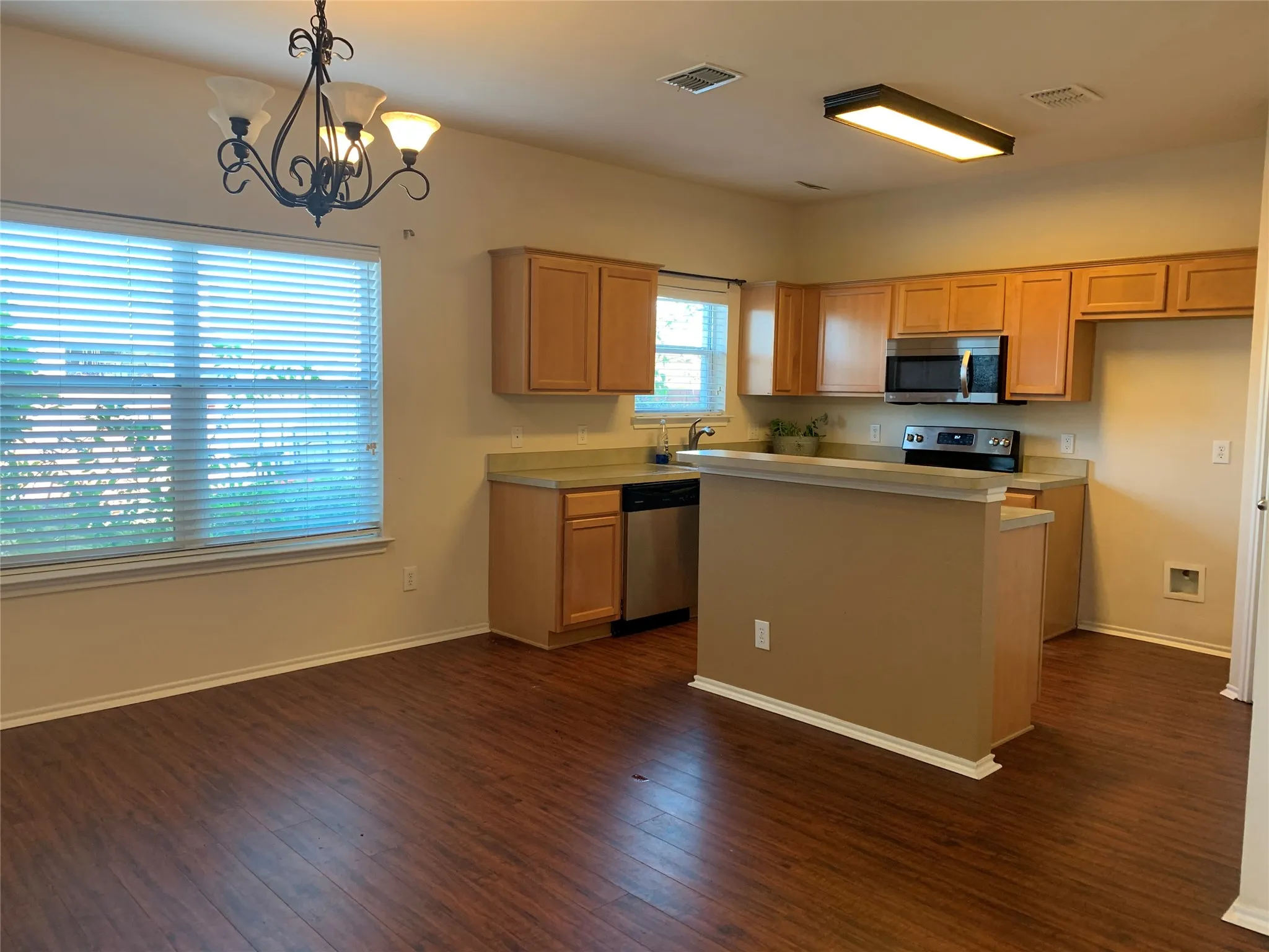 Single Family Residence For Rent in Collin County , 734 Fleming Street, Wylie, Texas 75098, 3 Bedroom, 3 Bathroom, 2 Garage spaces, 1,702 Sqft, built in 2006, mls#21361837, Real Estate Agent in Wylie, Homes For Rent in Collin county, Homes For Rent in Wylie, Realtor in Wylie Texas, Real Estate Brokerage Independent Realty Texas, Luminita Cordes Realtor