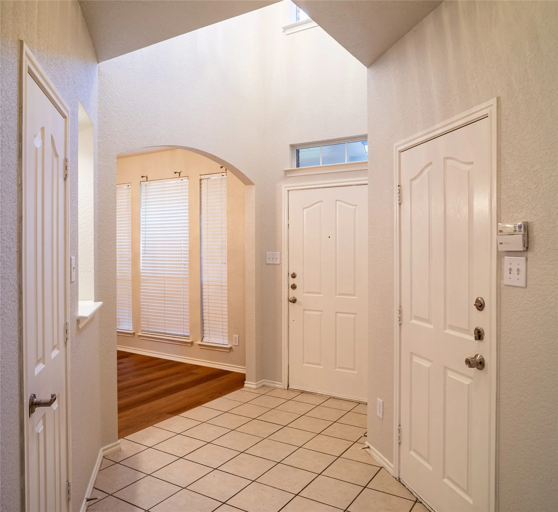 Single Family Residence For Rent in Tarrant County , 6100 Horse Trap Drive, Fort Worth, Texas 76179, 3 Bedroom, 3 Bathroom, 2 Garage spaces, 2,452 Sqft, built in 2005, mls#21335361, Real Estate Agent in Fort Worth, Homes For Rent in Tarrant county, Homes For Rent in Fort Worth, Realtor in Fort Worth Texas, Real Estate Brokerage Independent Realty Texas, Luminita Cordes Realtor