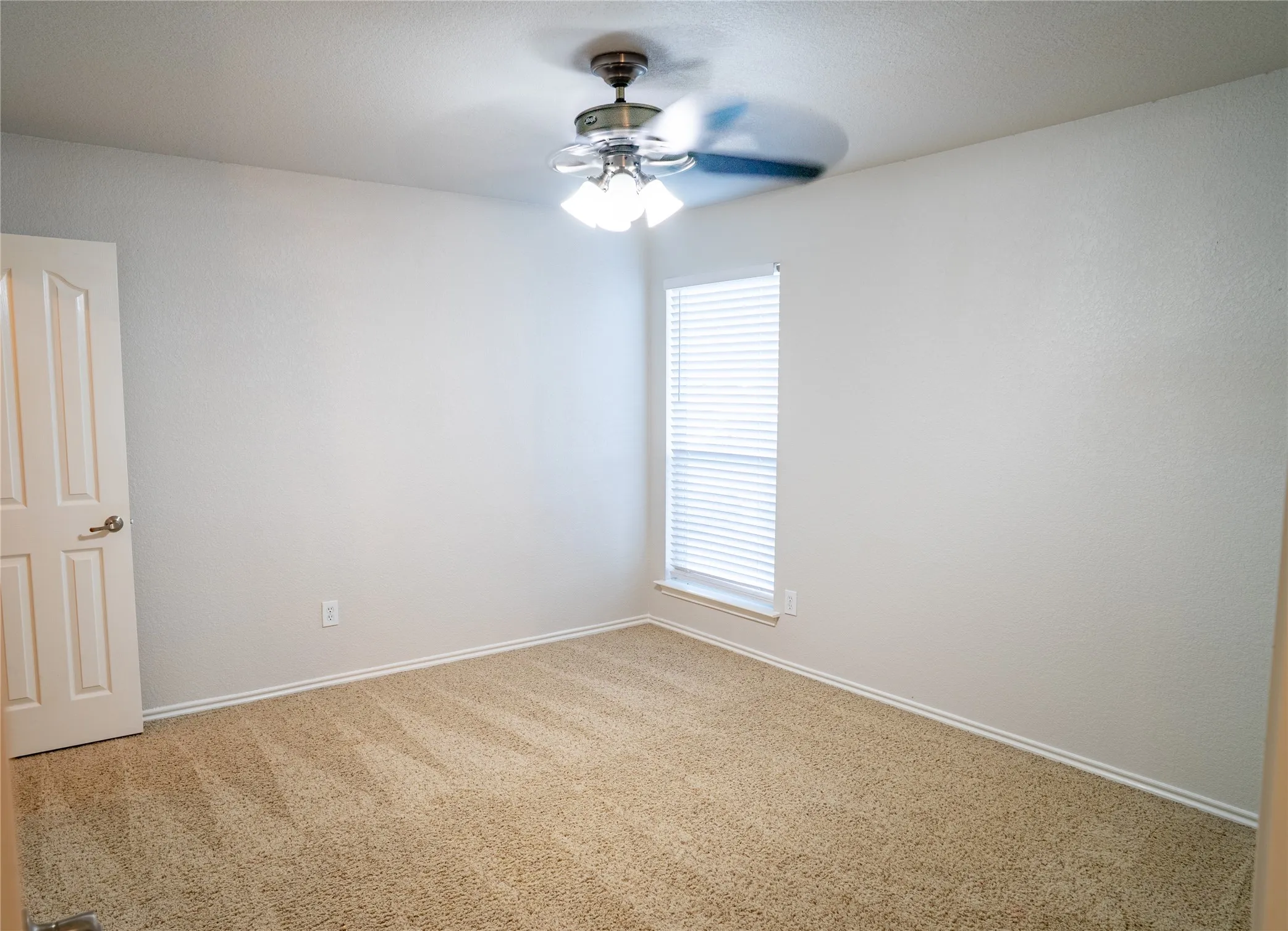 Single Family Residence For Rent in Tarrant County , 6100 Horse Trap Drive, Fort Worth, Texas 76179, 3 Bedroom, 3 Bathroom, 2 Garage spaces, 2,452 Sqft, built in 2005, mls#21335361, Real Estate Agent in Fort Worth, Homes For Rent in Tarrant county, Homes For Rent in Fort Worth, Realtor in Fort Worth Texas, Real Estate Brokerage Independent Realty Texas, Luminita Cordes Realtor