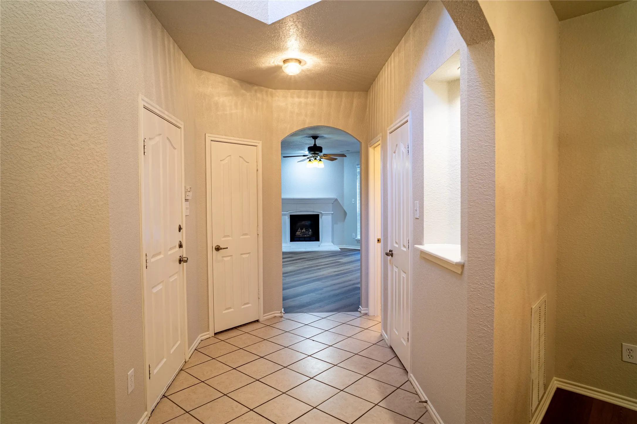 Single Family Residence For Rent in Tarrant County , 6100 Horse Trap Drive, Fort Worth, Texas 76179, 3 Bedroom, 3 Bathroom, 2 Garage spaces, 2,452 Sqft, built in 2005, mls#21335361, Real Estate Agent in Fort Worth, Homes For Rent in Tarrant county, Homes For Rent in Fort Worth, Realtor in Fort Worth Texas, Real Estate Brokerage Independent Realty Texas, Luminita Cordes Realtor