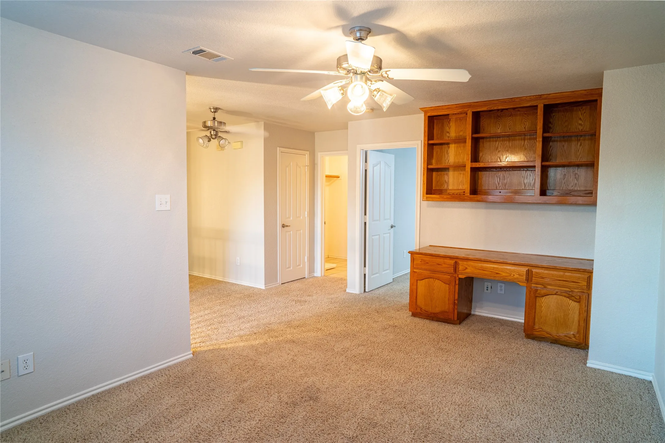 Single Family Residence For Rent in Tarrant County , 6100 Horse Trap Drive, Fort Worth, Texas 76179, 3 Bedroom, 3 Bathroom, 2 Garage spaces, 2,452 Sqft, built in 2005, mls#21335361, Real Estate Agent in Fort Worth, Homes For Rent in Tarrant county, Homes For Rent in Fort Worth, Realtor in Fort Worth Texas, Real Estate Brokerage Independent Realty Texas, Luminita Cordes Realtor