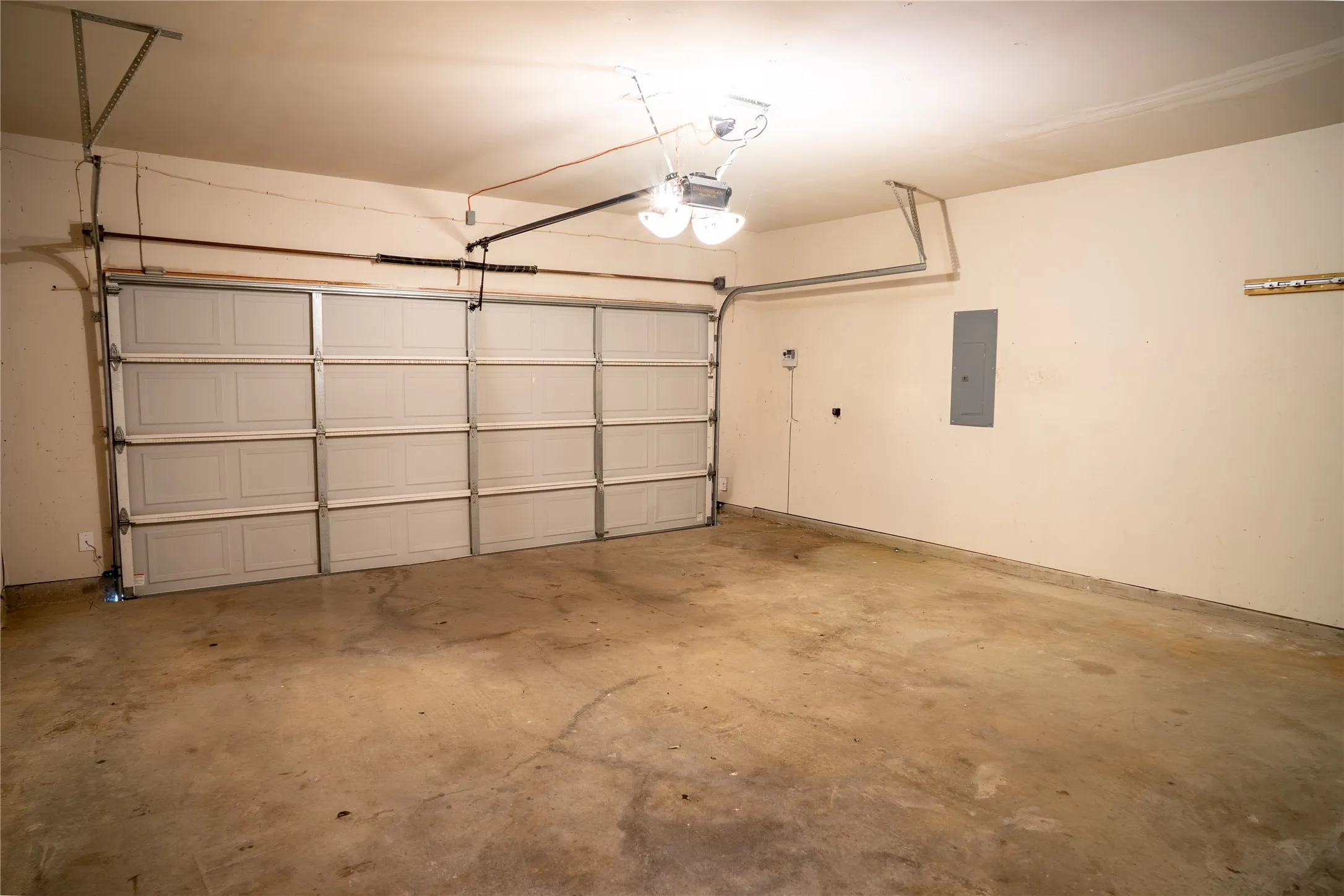 Single Family Residence For Rent in Tarrant County , 6100 Horse Trap Drive, Fort Worth, Texas 76179, 3 Bedroom, 3 Bathroom, 2 Garage spaces, 2,452 Sqft, built in 2005, mls#21335361, Real Estate Agent in Fort Worth, Homes For Rent in Tarrant county, Homes For Rent in Fort Worth, Realtor in Fort Worth Texas, Real Estate Brokerage Independent Realty Texas, Luminita Cordes Realtor