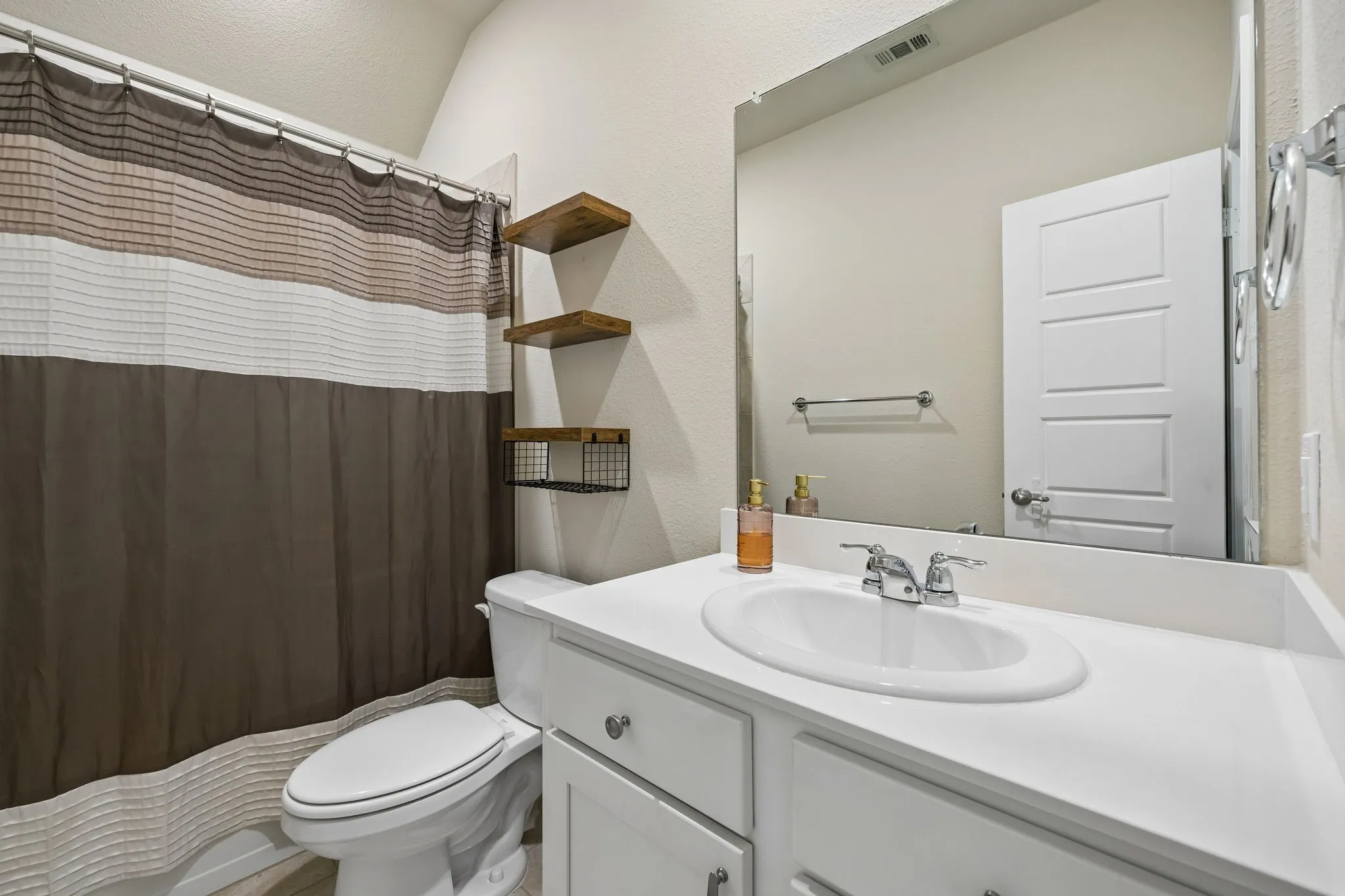 Single Family Residence For Sale in Denton County , 3016 Frio Road, Little Elm, Texas 75068, 3 Bedroom, 2 Bathroom, 2 Garage spaces, 1,705 Sqft, built in 2020, mls#21361614, Real Estate Agent in Little Elm, Homes For Sale in Denton county, Homes For Sale in Little Elm, Realtor in Little Elm Texas, Real Estate Brokerage Independent Realty Texas, Luminita Cordes Realtor