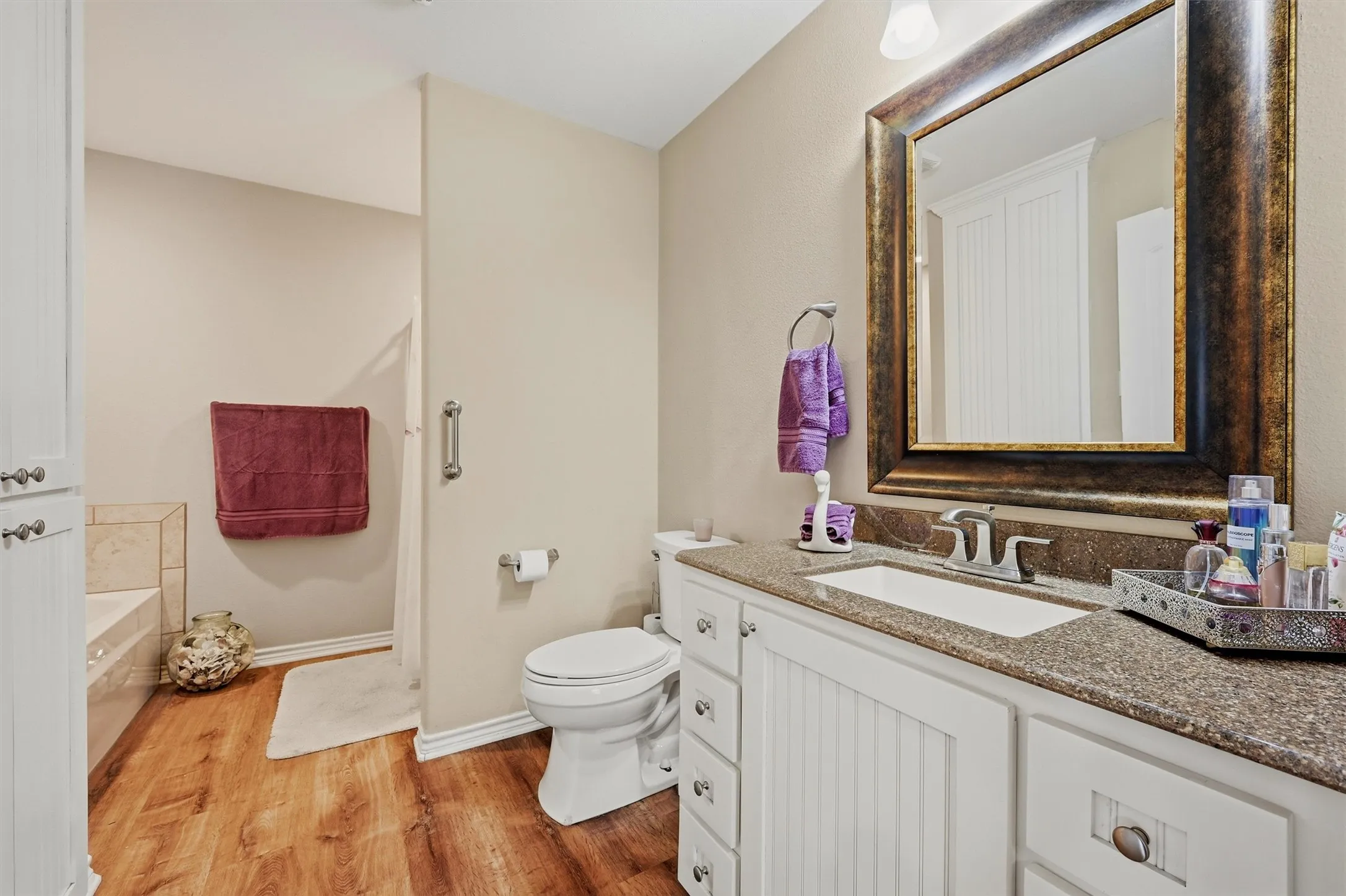 Single Family Residence For Sale in Grayson County , 305 E Bonham, Tom Bean, Texas 75489, 3 Bedroom, 2 Bathroom, 1 Garage spaces, 1,600 Sqft, built in 2017, mls#21361552, Real Estate Agent in Tom Bean, Homes For Sale in Grayson county, Homes For Sale in Tom Bean, Realtor in Tom Bean Texas, Real Estate Brokerage Independent Realty Texas, Luminita Cordes Realtor
