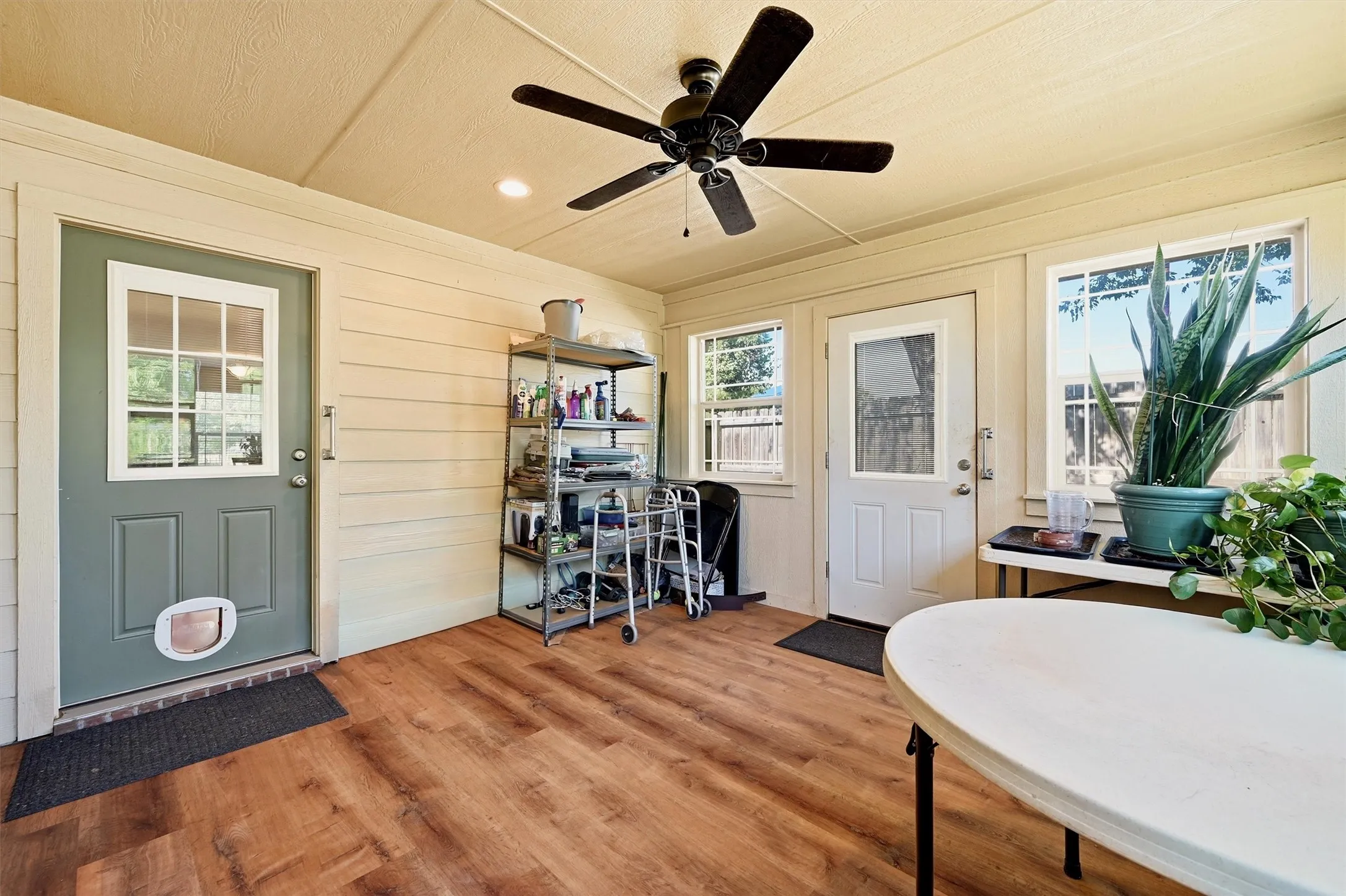 Single Family Residence For Sale in Grayson County , 305 E Bonham, Tom Bean, Texas 75489, 3 Bedroom, 2 Bathroom, 1 Garage spaces, 1,600 Sqft, built in 2017, mls#21361552, Real Estate Agent in Tom Bean, Homes For Sale in Grayson county, Homes For Sale in Tom Bean, Realtor in Tom Bean Texas, Real Estate Brokerage Independent Realty Texas, Luminita Cordes Realtor
