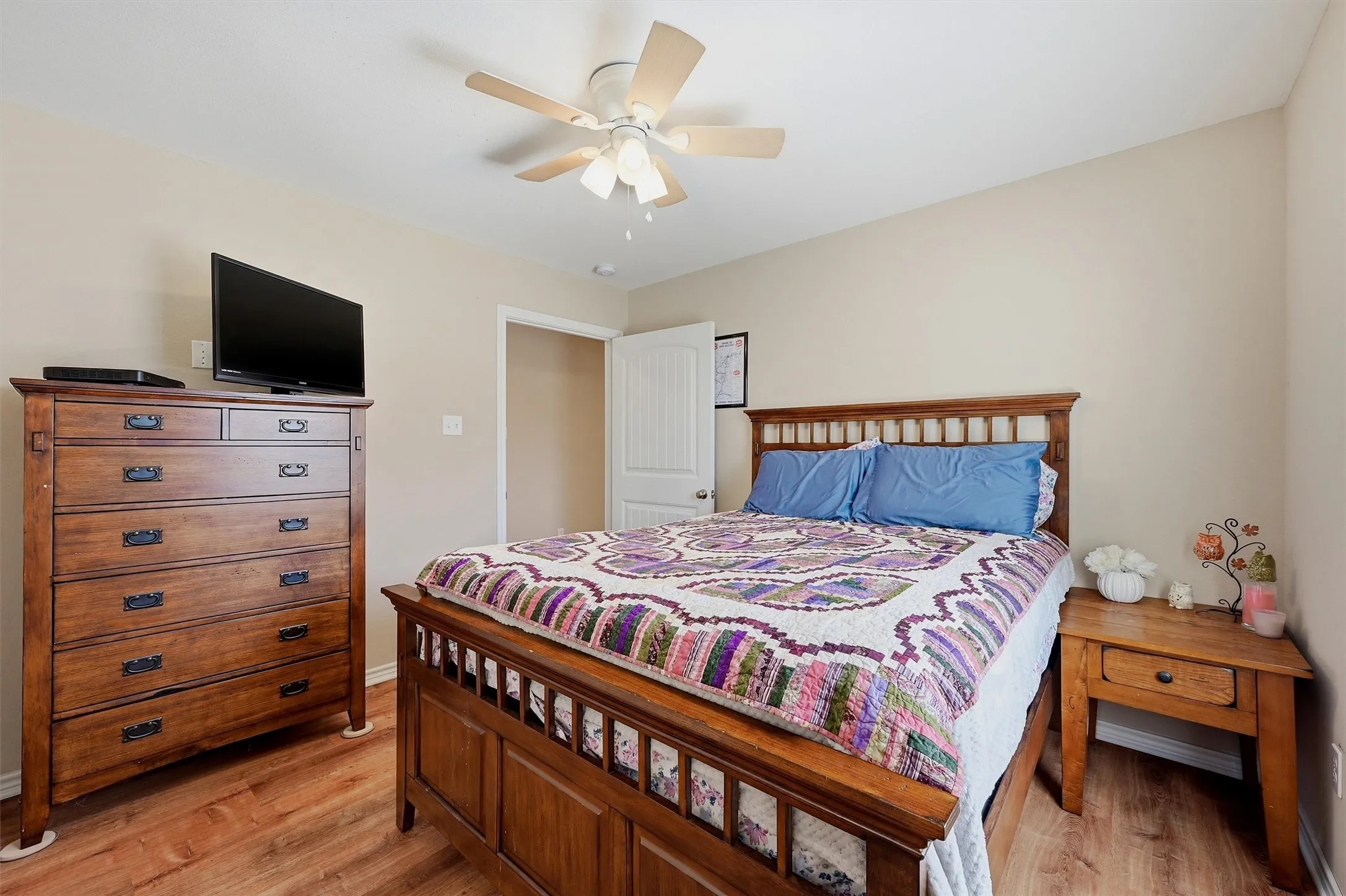 Single Family Residence For Sale in Grayson County , 305 E Bonham, Tom Bean, Texas 75489, 3 Bedroom, 2 Bathroom, 1 Garage spaces, 1,600 Sqft, built in 2017, mls#21361552, Real Estate Agent in Tom Bean, Homes For Sale in Grayson county, Homes For Sale in Tom Bean, Realtor in Tom Bean Texas, Real Estate Brokerage Independent Realty Texas, Luminita Cordes Realtor