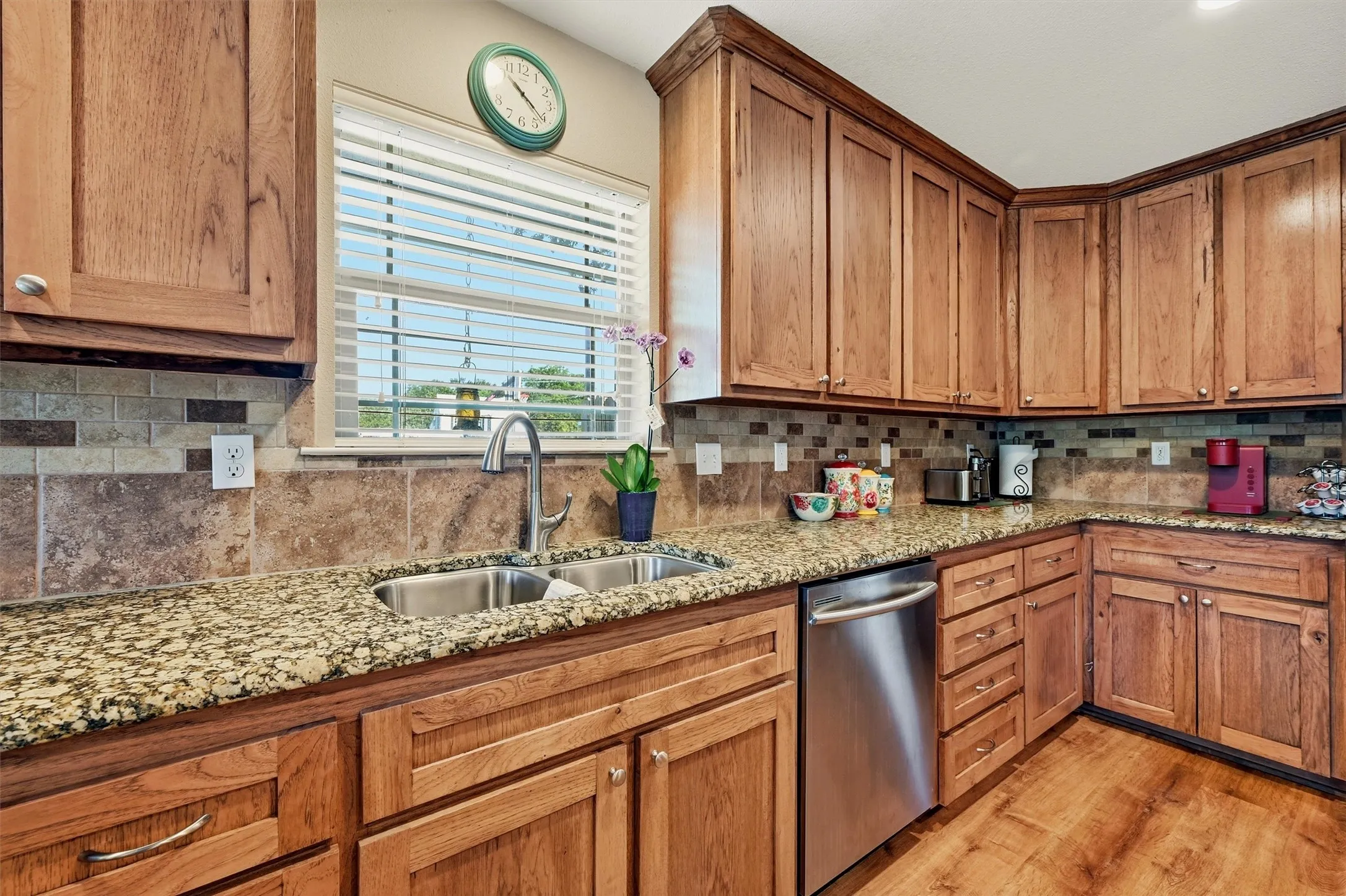 Single Family Residence For Sale in Grayson County , 305 E Bonham, Tom Bean, Texas 75489, 3 Bedroom, 2 Bathroom, 1 Garage spaces, 1,600 Sqft, built in 2017, mls#21361552, Real Estate Agent in Tom Bean, Homes For Sale in Grayson county, Homes For Sale in Tom Bean, Realtor in Tom Bean Texas, Real Estate Brokerage Independent Realty Texas, Luminita Cordes Realtor
