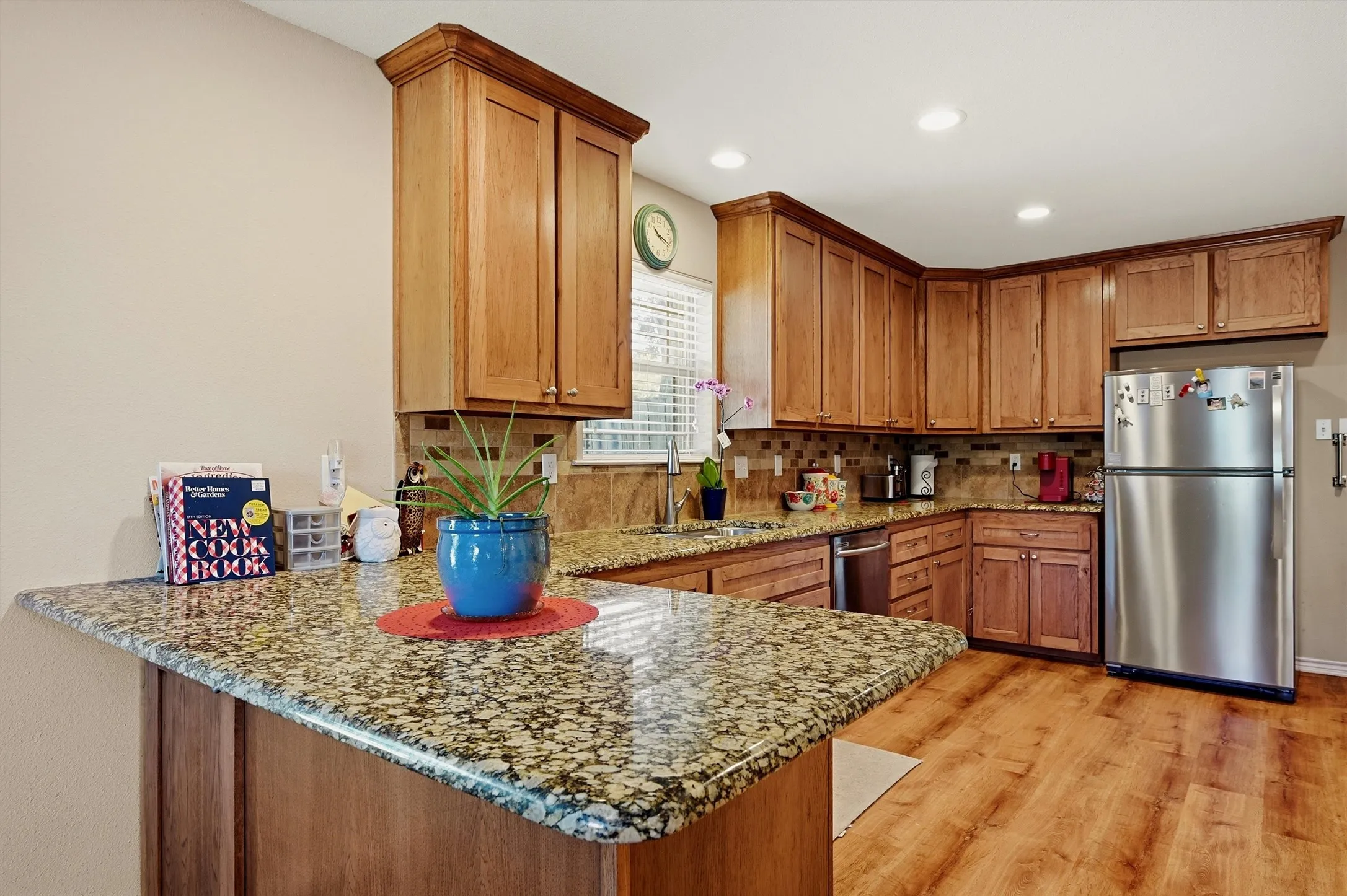 Single Family Residence For Sale in Grayson County , 305 E Bonham, Tom Bean, Texas 75489, 3 Bedroom, 2 Bathroom, 1 Garage spaces, 1,600 Sqft, built in 2017, mls#21361552, Real Estate Agent in Tom Bean, Homes For Sale in Grayson county, Homes For Sale in Tom Bean, Realtor in Tom Bean Texas, Real Estate Brokerage Independent Realty Texas, Luminita Cordes Realtor