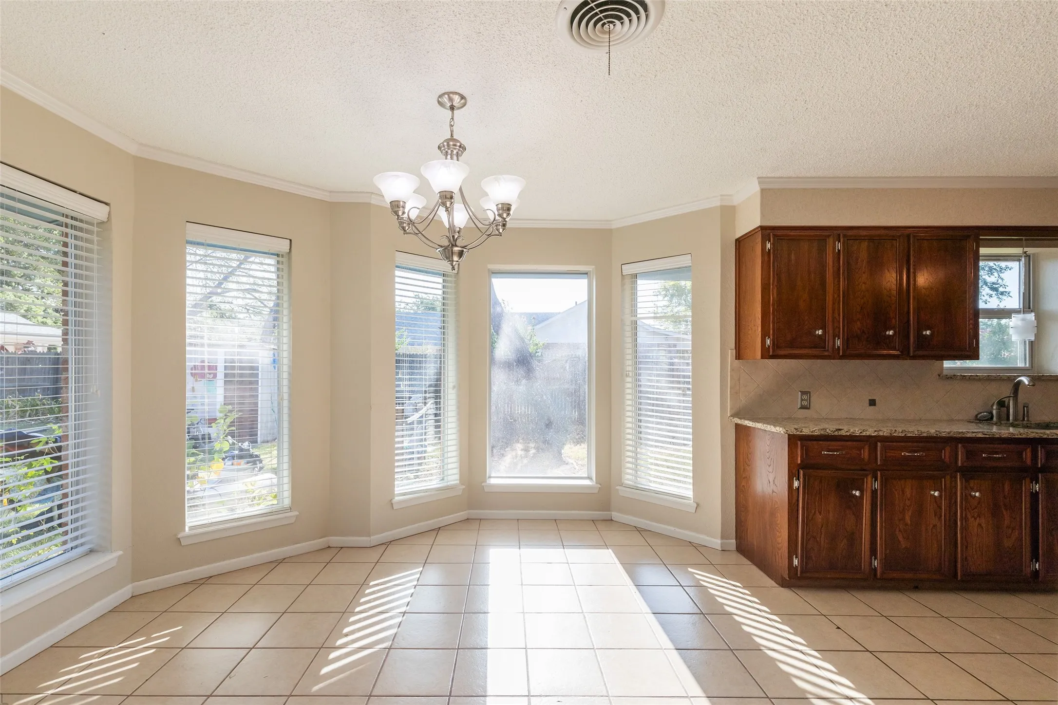 Single Family Residence For Sale in Callahan County , 426 Pleasant Lane, Clyde, Texas 79510, 3 Bedroom, 2 Bathroom, 2 Garage spaces, 1,705 Sqft, built in 1978, mls#21357444, Real Estate Agent in Clyde, Homes For Sale in Callahan county, Homes For Sale in Clyde, Realtor in Clyde Texas, Real Estate Brokerage Independent Realty Texas, Luminita Cordes Realtor