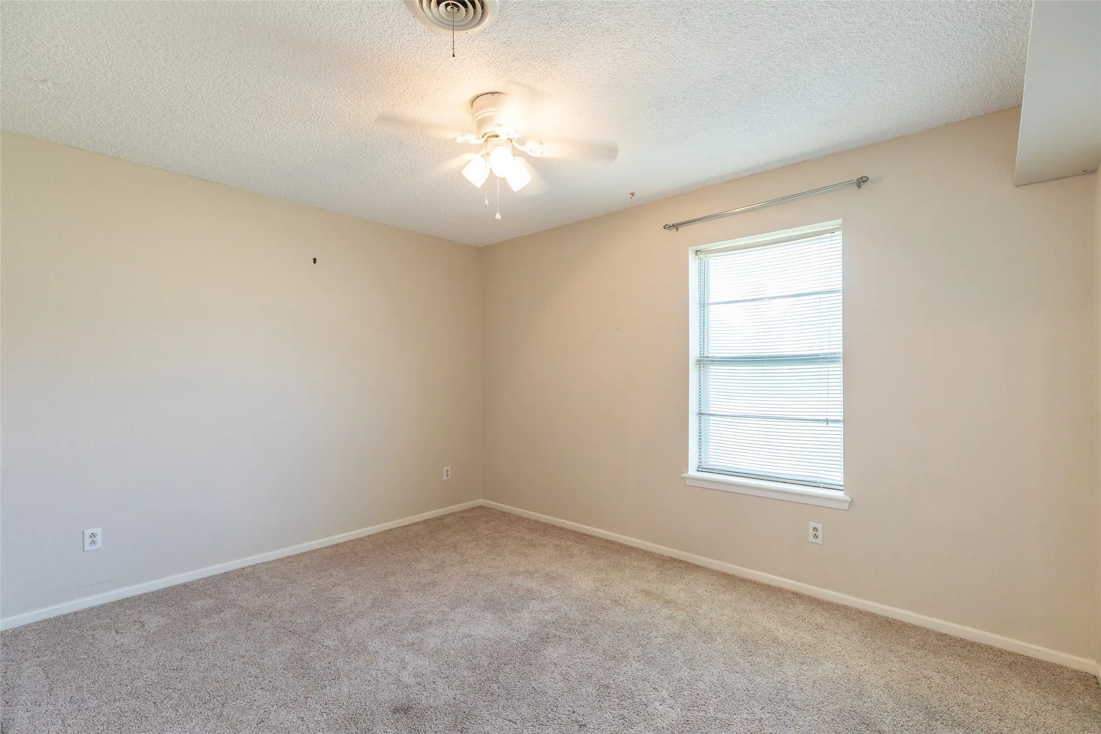 Single Family Residence For Sale in Callahan County , 426 Pleasant Lane, Clyde, Texas 79510, 3 Bedroom, 2 Bathroom, 2 Garage spaces, 1,705 Sqft, built in 1978, mls#21357444, Real Estate Agent in Clyde, Homes For Sale in Callahan county, Homes For Sale in Clyde, Realtor in Clyde Texas, Real Estate Brokerage Independent Realty Texas, Luminita Cordes Realtor