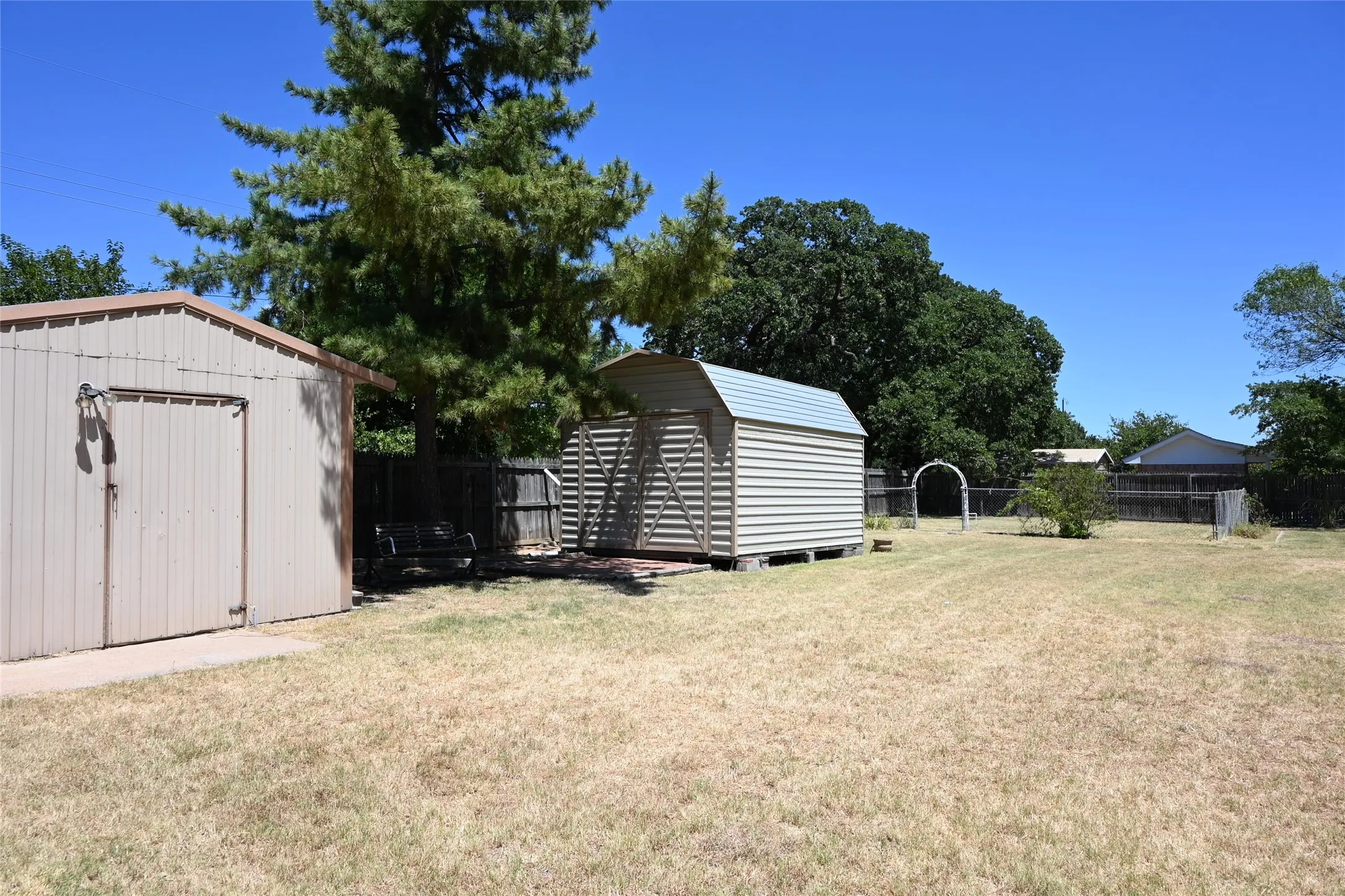 Single Family Residence For Sale in Callahan County , 426 Pleasant Lane, Clyde, Texas 79510, 3 Bedroom, 2 Bathroom, 2 Garage spaces, 1,705 Sqft, built in 1978, mls#21357444, Real Estate Agent in Clyde, Homes For Sale in Callahan county, Homes For Sale in Clyde, Realtor in Clyde Texas, Real Estate Brokerage Independent Realty Texas, Luminita Cordes Realtor