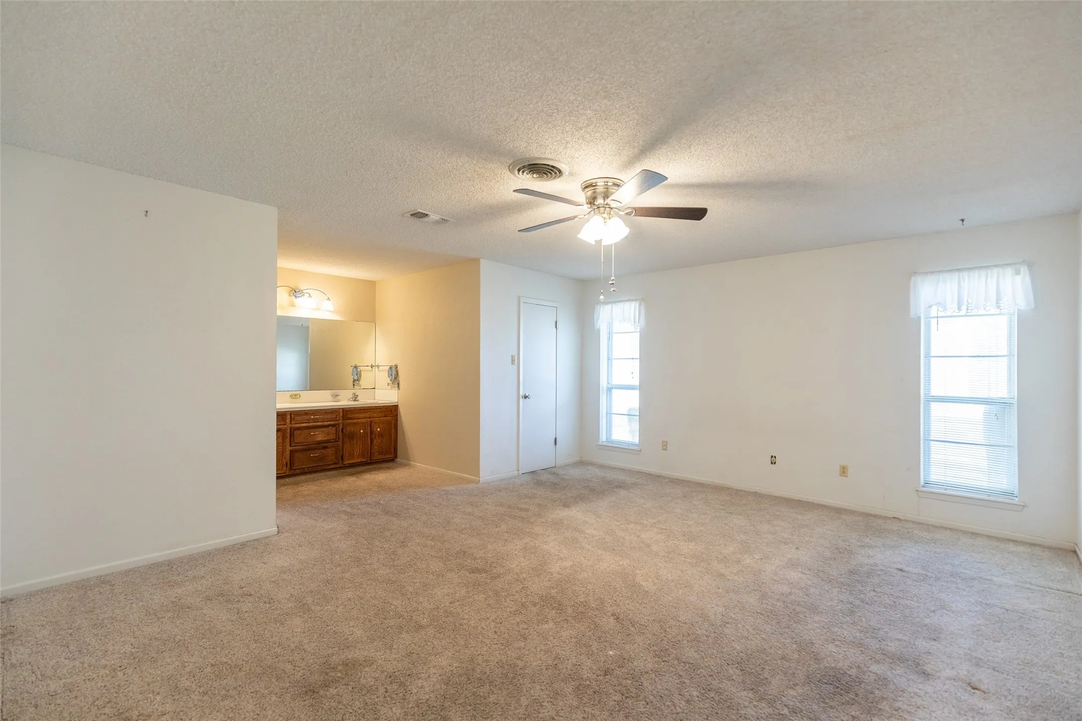 Single Family Residence For Sale in Callahan County , 426 Pleasant Lane, Clyde, Texas 79510, 3 Bedroom, 2 Bathroom, 2 Garage spaces, 1,705 Sqft, built in 1978, mls#21357444, Real Estate Agent in Clyde, Homes For Sale in Callahan county, Homes For Sale in Clyde, Realtor in Clyde Texas, Real Estate Brokerage Independent Realty Texas, Luminita Cordes Realtor