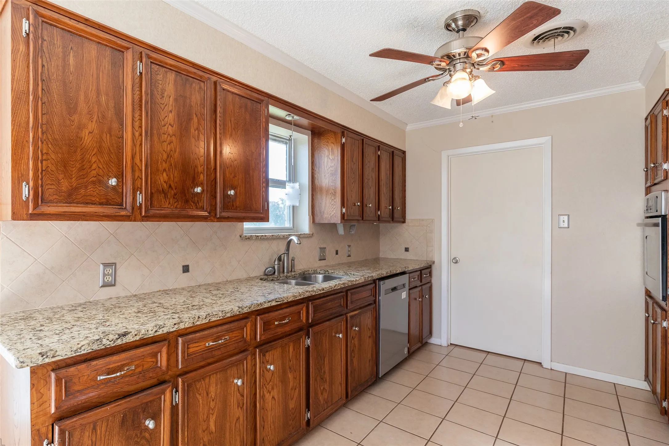 Single Family Residence For Sale in Callahan County , 426 Pleasant Lane, Clyde, Texas 79510, 3 Bedroom, 2 Bathroom, 2 Garage spaces, 1,705 Sqft, built in 1978, mls#21357444, Real Estate Agent in Clyde, Homes For Sale in Callahan county, Homes For Sale in Clyde, Realtor in Clyde Texas, Real Estate Brokerage Independent Realty Texas, Luminita Cordes Realtor