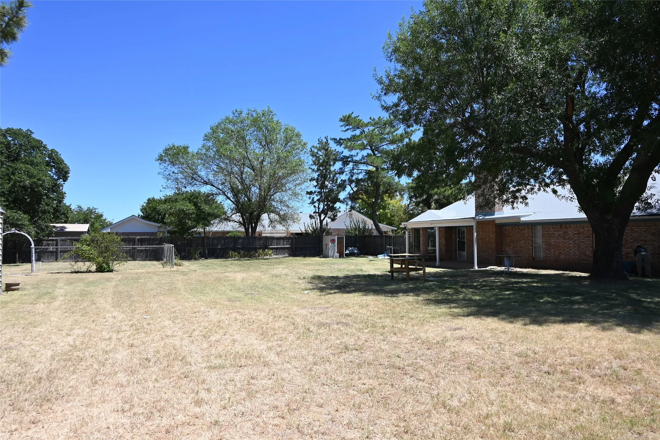 Single Family Residence For Sale in Callahan County , 426 Pleasant Lane, Clyde, Texas 79510, 3 Bedroom, 2 Bathroom, 2 Garage spaces, 1,705 Sqft, built in 1978, mls#21357444, Real Estate Agent in Clyde, Homes For Sale in Callahan county, Homes For Sale in Clyde, Realtor in Clyde Texas, Real Estate Brokerage Independent Realty Texas, Luminita Cordes Realtor