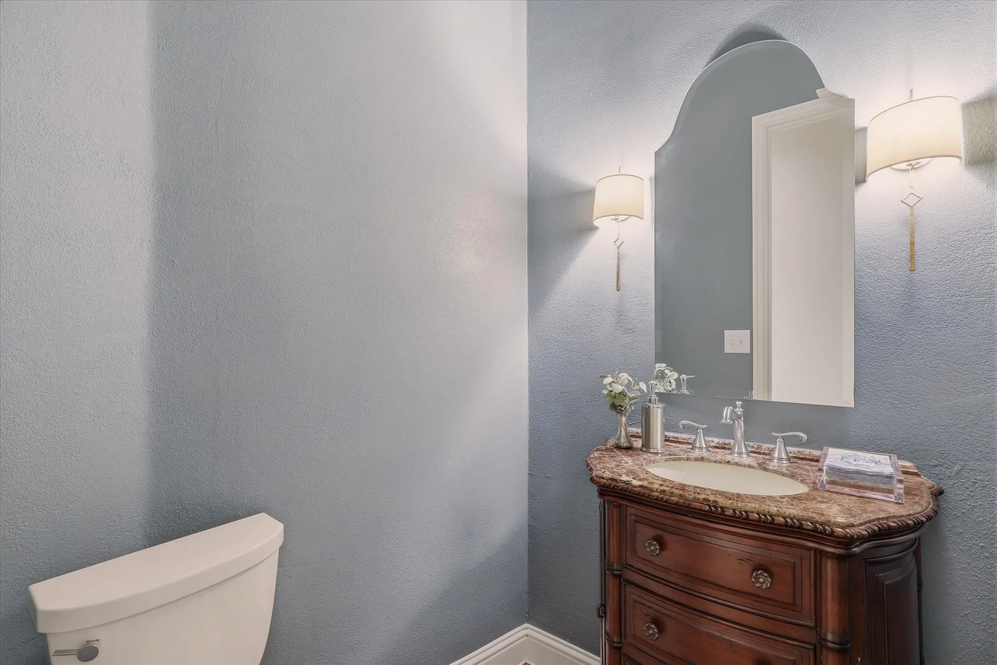 Single Family Residence For Sale in Collin County , 2324 Harrisburg Lane, Plano, Texas 75025, 4 Bedroom, 4 Bathroom, 3 Garage spaces, 3,392 Sqft, built in 2003, mls#21358350, Real Estate Agent in Plano, Homes For Sale in Collin county, Homes For Sale in Plano, Realtor in Plano Texas, Real Estate Brokerage Independent Realty Texas, Luminita Cordes Realtor