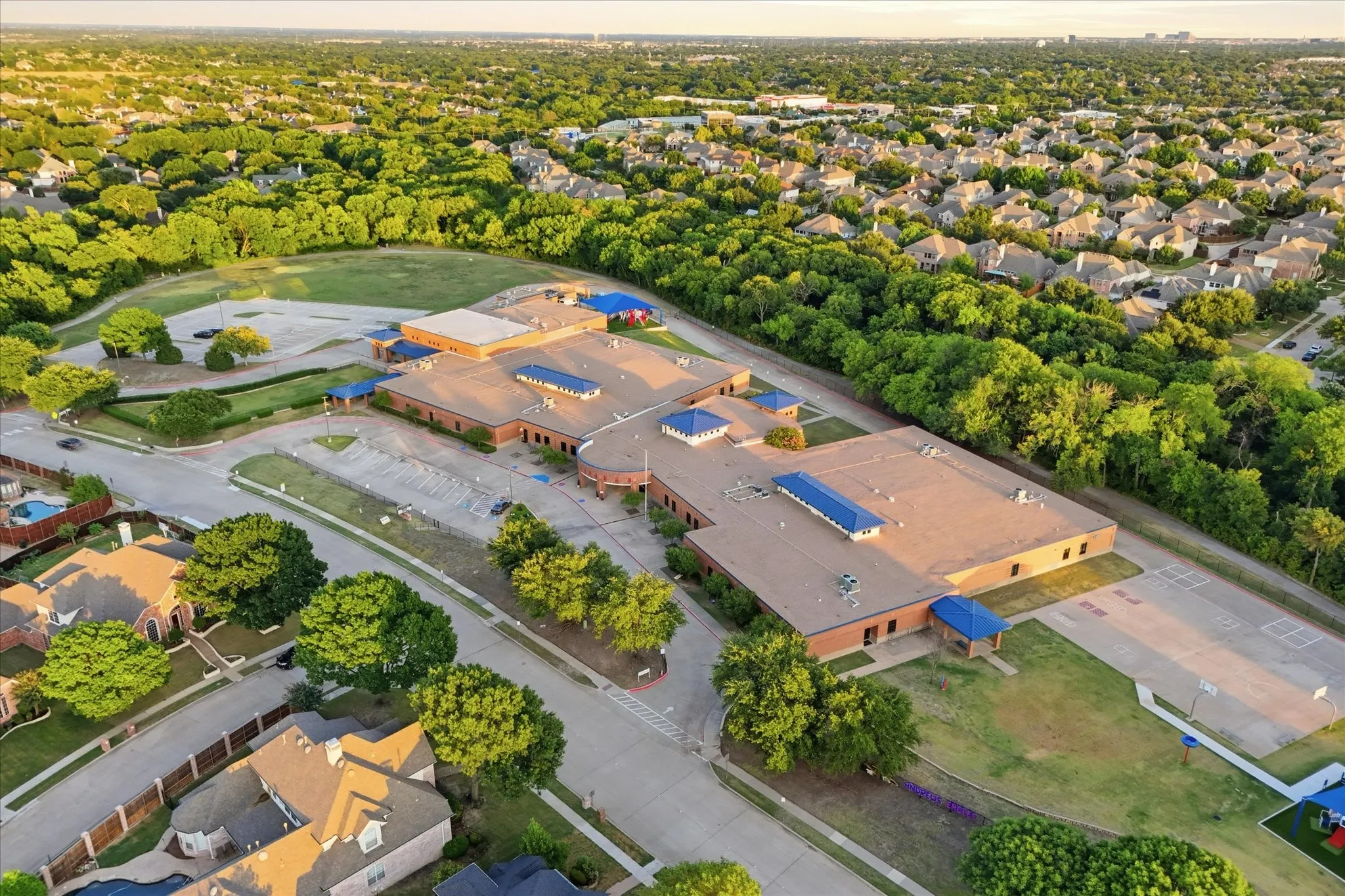 Single Family Residence For Sale in Collin County , 2324 Harrisburg Lane, Plano, Texas 75025, 4 Bedroom, 4 Bathroom, 3 Garage spaces, 3,392 Sqft, built in 2003, mls#21358350, Real Estate Agent in Plano, Homes For Sale in Collin county, Homes For Sale in Plano, Realtor in Plano Texas, Real Estate Brokerage Independent Realty Texas, Luminita Cordes Realtor