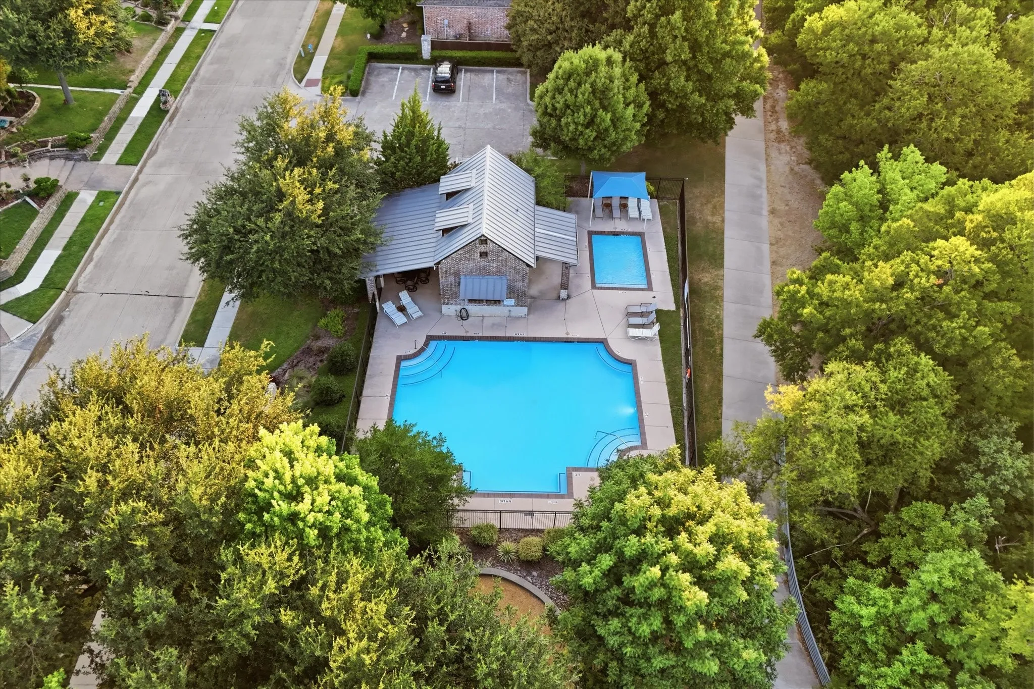 Single Family Residence For Sale in Collin County , 2324 Harrisburg Lane, Plano, Texas 75025, 4 Bedroom, 4 Bathroom, 3 Garage spaces, 3,392 Sqft, built in 2003, mls#21358350, Real Estate Agent in Plano, Homes For Sale in Collin county, Homes For Sale in Plano, Realtor in Plano Texas, Real Estate Brokerage Independent Realty Texas, Luminita Cordes Realtor