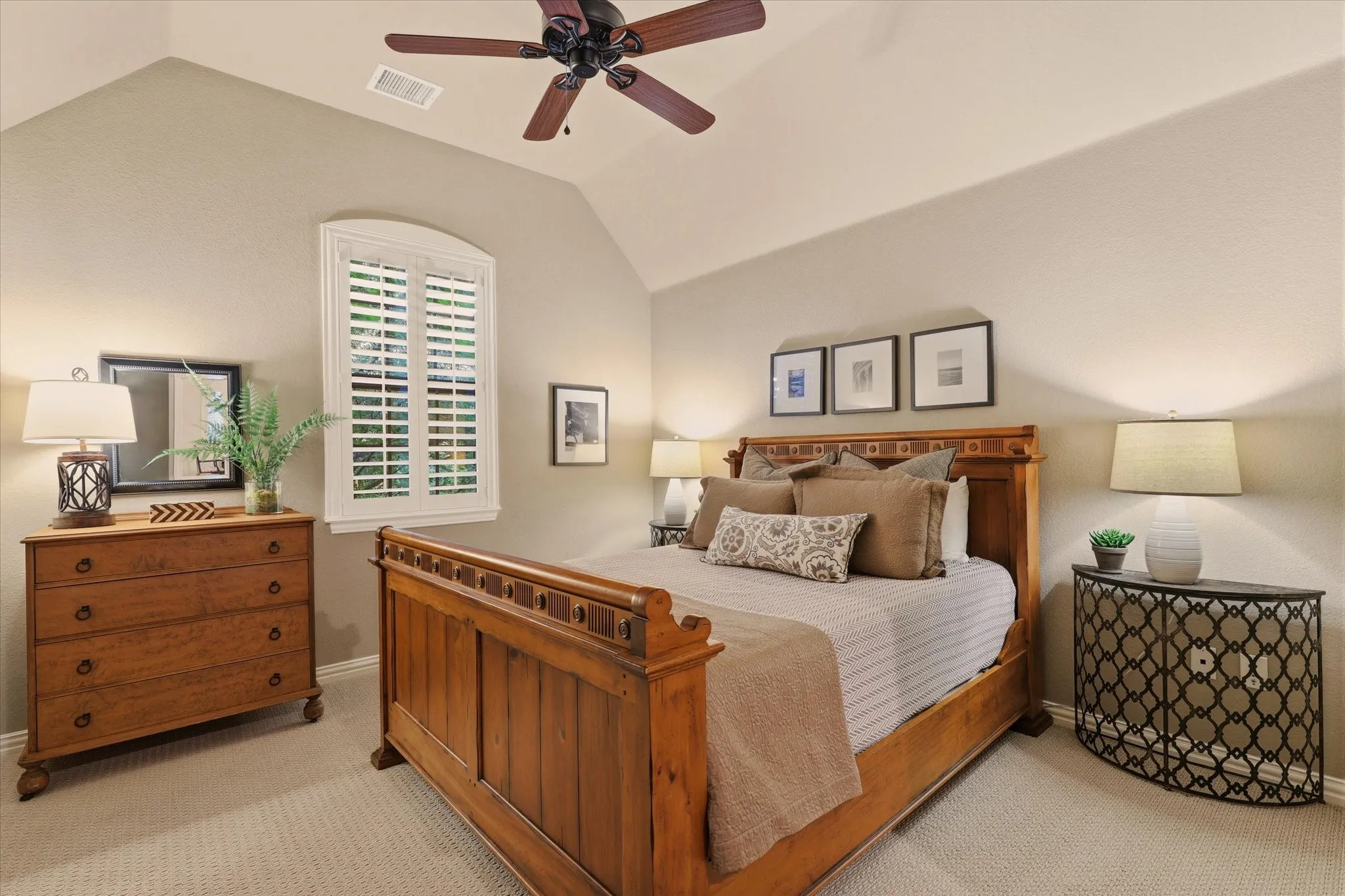 Single Family Residence For Sale in Collin County , 2324 Harrisburg Lane, Plano, Texas 75025, 4 Bedroom, 4 Bathroom, 3 Garage spaces, 3,392 Sqft, built in 2003, mls#21358350, Real Estate Agent in Plano, Homes For Sale in Collin county, Homes For Sale in Plano, Realtor in Plano Texas, Real Estate Brokerage Independent Realty Texas, Luminita Cordes Realtor