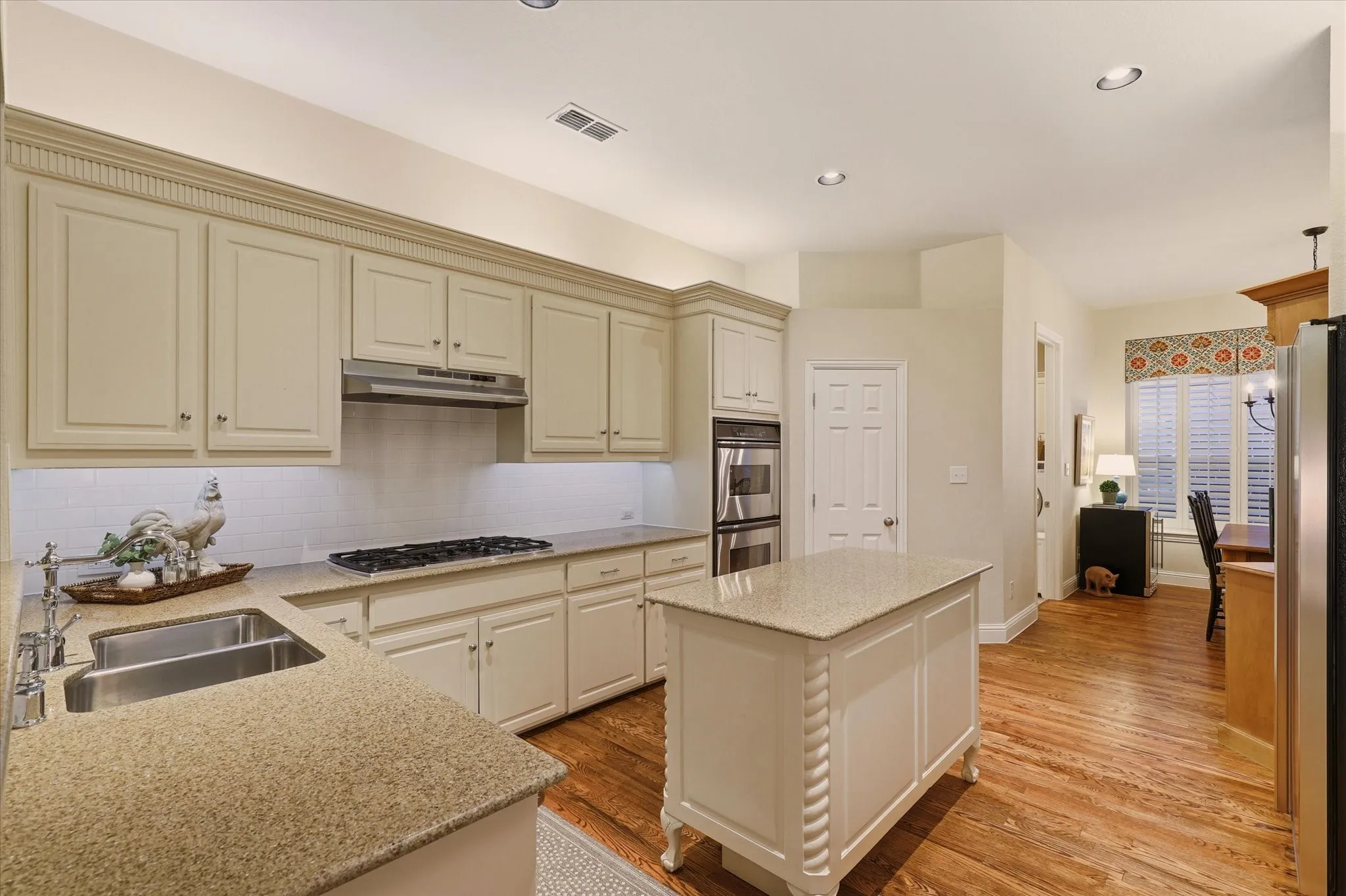 Single Family Residence For Sale in Collin County , 2324 Harrisburg Lane, Plano, Texas 75025, 4 Bedroom, 4 Bathroom, 3 Garage spaces, 3,392 Sqft, built in 2003, mls#21358350, Real Estate Agent in Plano, Homes For Sale in Collin county, Homes For Sale in Plano, Realtor in Plano Texas, Real Estate Brokerage Independent Realty Texas, Luminita Cordes Realtor