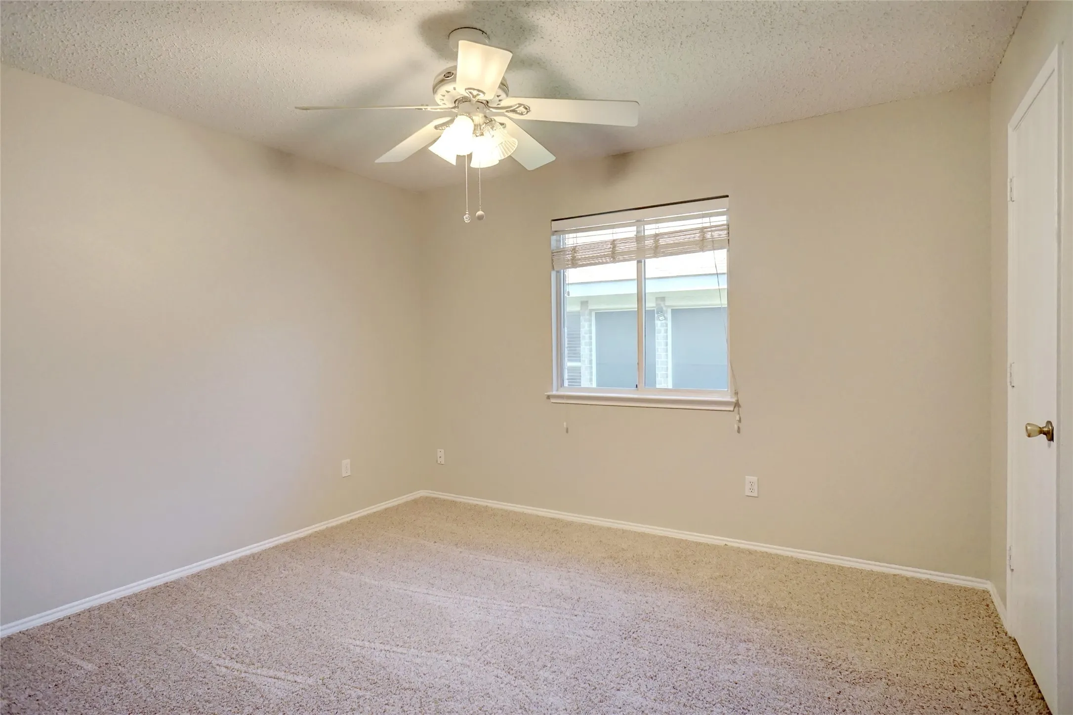 Single Family Residence For Rent in Tarrant County , 6061 Arabian Avenue, Fort Worth, Texas 76179, 3 Bedroom, 2 Bathroom, 2 Garage spaces, 1,589 Sqft, built in 1999, mls#21335384, Real Estate Agent in Fort Worth, Homes For Rent in Tarrant county, Homes For Rent in Fort Worth, Realtor in Fort Worth Texas, Real Estate Brokerage Independent Realty Texas, Luminita Cordes Realtor