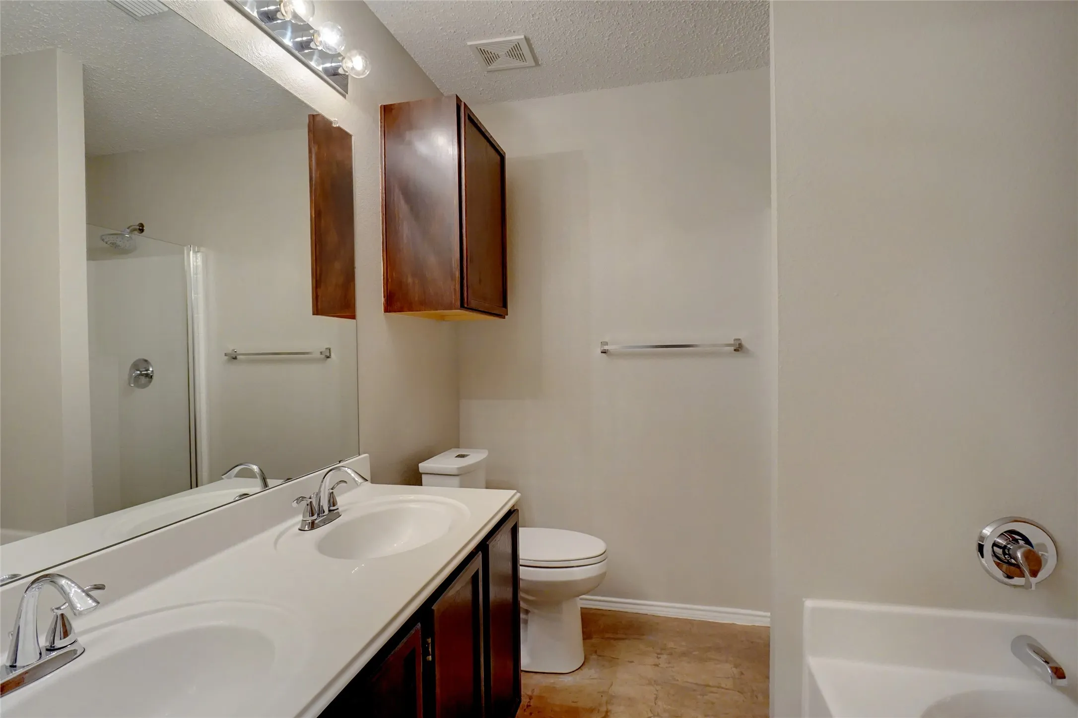 Single Family Residence For Rent in Tarrant County , 6061 Arabian Avenue, Fort Worth, Texas 76179, 3 Bedroom, 2 Bathroom, 2 Garage spaces, 1,589 Sqft, built in 1999, mls#21335384, Real Estate Agent in Fort Worth, Homes For Rent in Tarrant county, Homes For Rent in Fort Worth, Realtor in Fort Worth Texas, Real Estate Brokerage Independent Realty Texas, Luminita Cordes Realtor