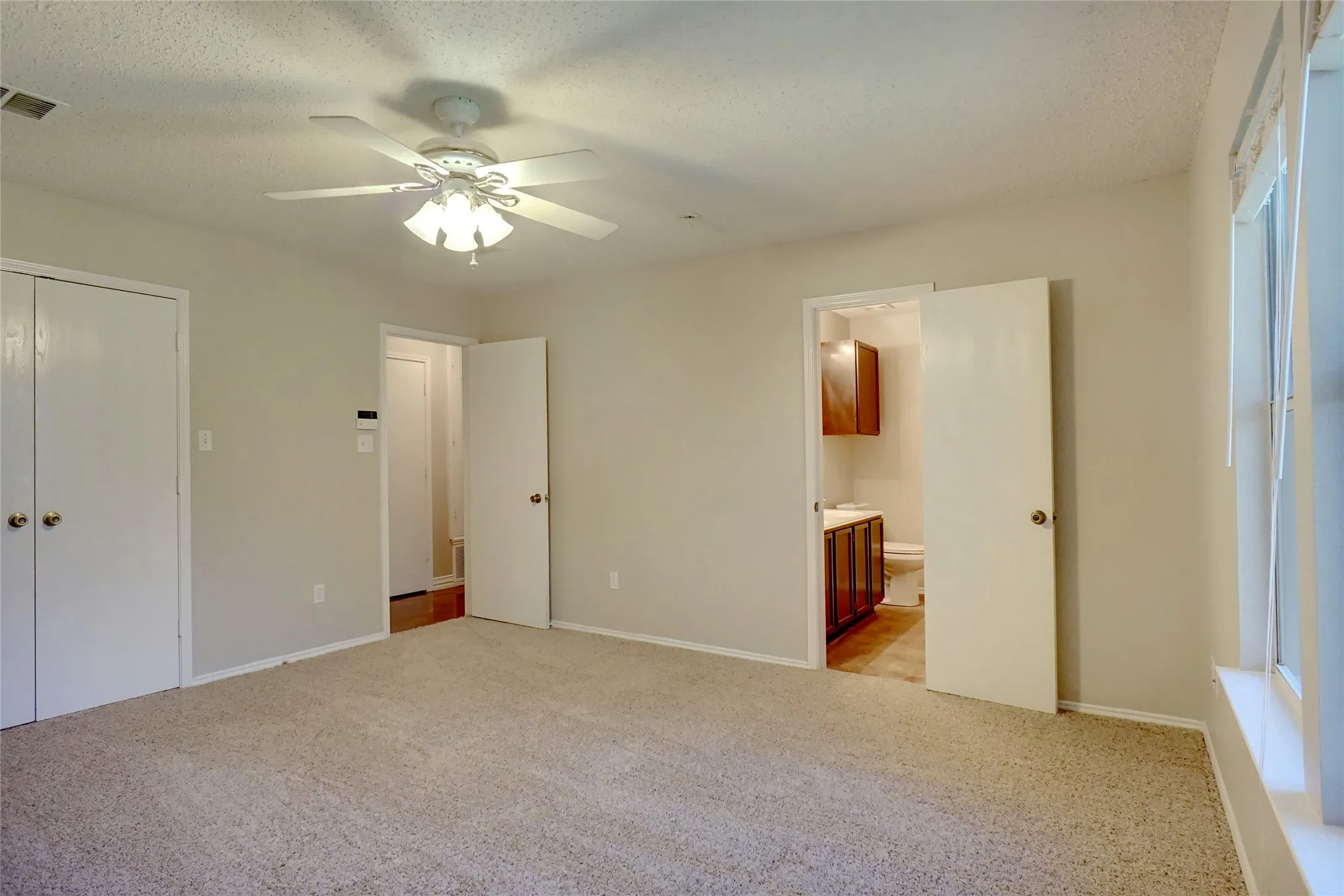 Single Family Residence For Rent in Tarrant County , 6061 Arabian Avenue, Fort Worth, Texas 76179, 3 Bedroom, 2 Bathroom, 2 Garage spaces, 1,589 Sqft, built in 1999, mls#21335384, Real Estate Agent in Fort Worth, Homes For Rent in Tarrant county, Homes For Rent in Fort Worth, Realtor in Fort Worth Texas, Real Estate Brokerage Independent Realty Texas, Luminita Cordes Realtor