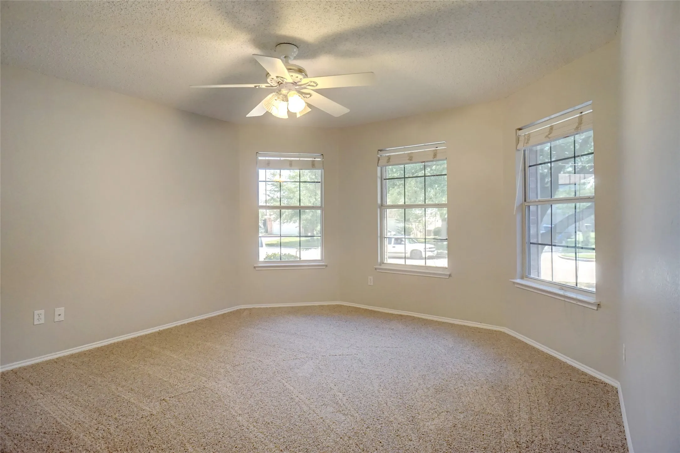 Single Family Residence For Rent in Tarrant County , 6061 Arabian Avenue, Fort Worth, Texas 76179, 3 Bedroom, 2 Bathroom, 2 Garage spaces, 1,589 Sqft, built in 1999, mls#21335384, Real Estate Agent in Fort Worth, Homes For Rent in Tarrant county, Homes For Rent in Fort Worth, Realtor in Fort Worth Texas, Real Estate Brokerage Independent Realty Texas, Luminita Cordes Realtor