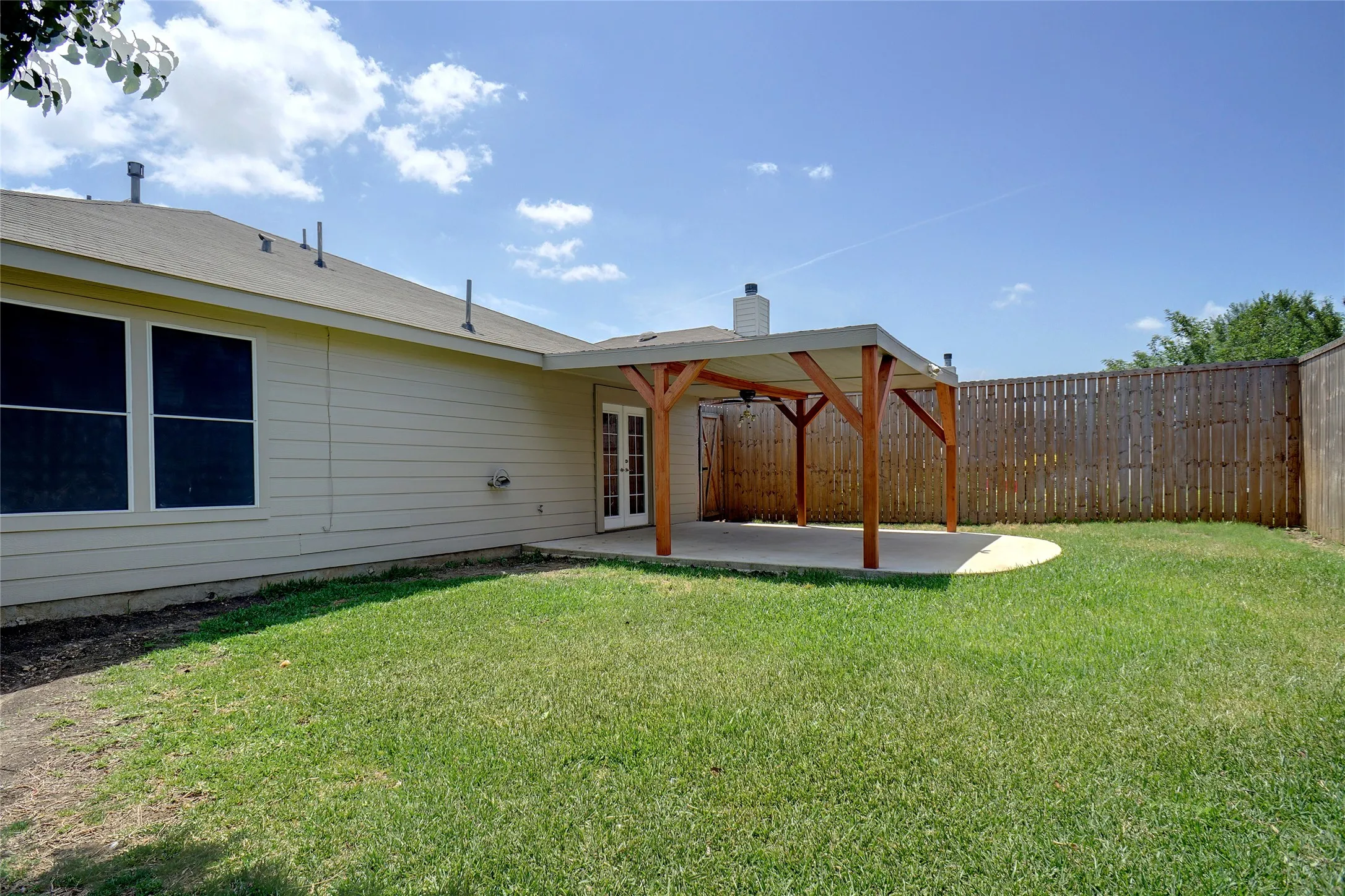 Single Family Residence For Rent in Tarrant County , 6061 Arabian Avenue, Fort Worth, Texas 76179, 3 Bedroom, 2 Bathroom, 2 Garage spaces, 1,589 Sqft, built in 1999, mls#21335384, Real Estate Agent in Fort Worth, Homes For Rent in Tarrant county, Homes For Rent in Fort Worth, Realtor in Fort Worth Texas, Real Estate Brokerage Independent Realty Texas, Luminita Cordes Realtor