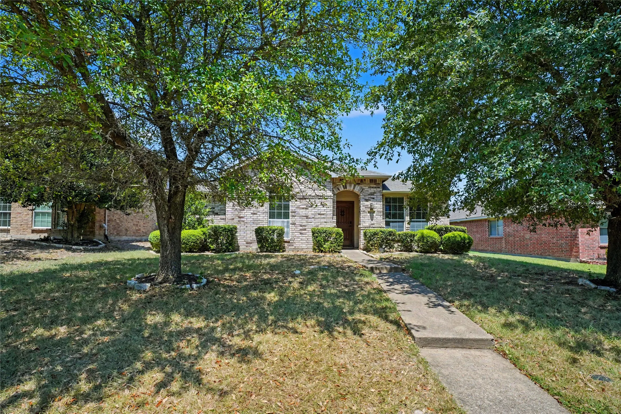 Single Family Residence For Sale in Dallas County , 1333 Illinois Avenue, Lancaster, Texas 75134, 3 Bedroom, 2 Bathroom, Garage spaces, 1,788 Sqft, built in 2006, mls#21360224, Real Estate Agent in Lancaster, Homes For Sale in Dallas county, Homes For Sale in Lancaster, Realtor in Lancaster Texas, Real Estate Brokerage Independent Realty Texas, Luminita Cordes Realtor