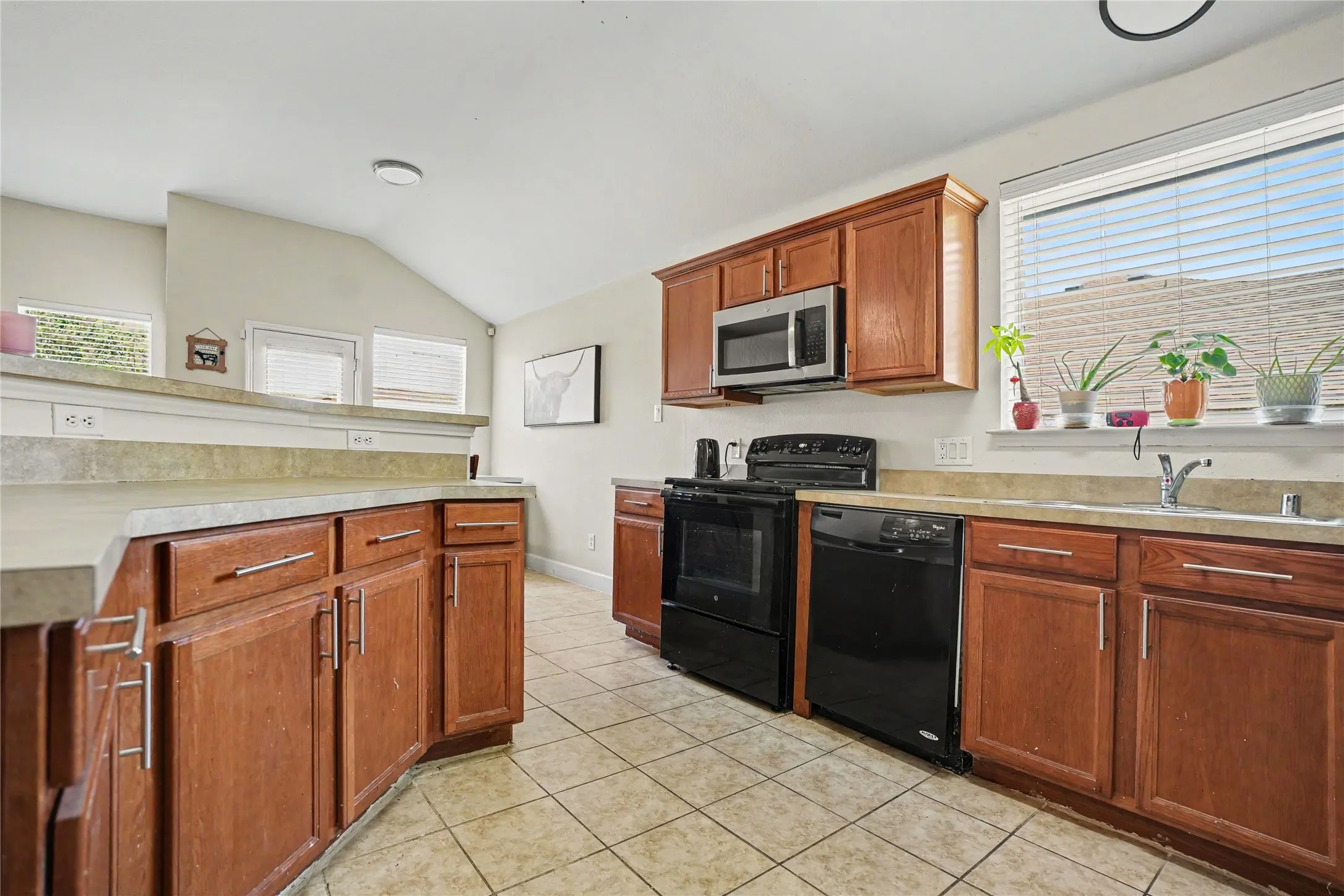 Single Family Residence For Sale in Dallas County , 1333 Illinois Avenue, Lancaster, Texas 75134, 3 Bedroom, 2 Bathroom, Garage spaces, 1,788 Sqft, built in 2006, mls#21360224, Real Estate Agent in Lancaster, Homes For Sale in Dallas county, Homes For Sale in Lancaster, Realtor in Lancaster Texas, Real Estate Brokerage Independent Realty Texas, Luminita Cordes Realtor